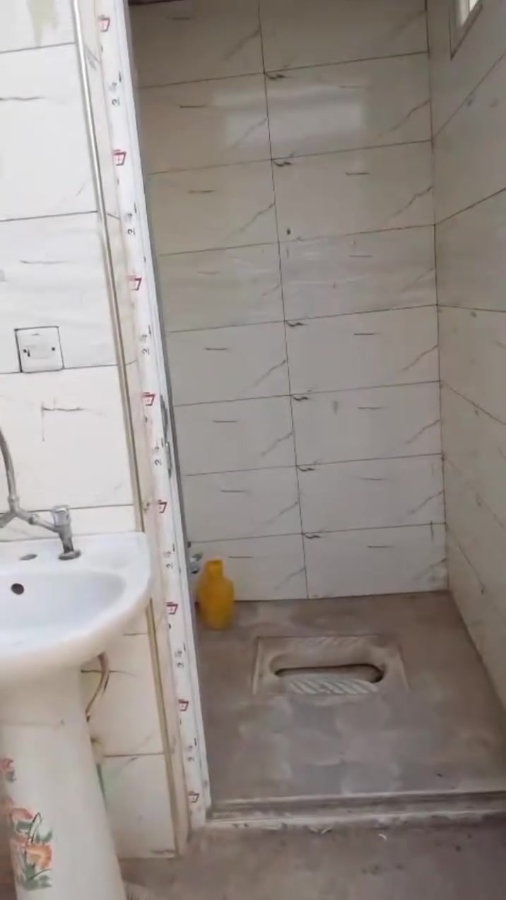 بيت في البهراط للأجار قرب شارع المكاتب البيت معمر جديد كامل بس تحط غراضك وتكعد سعر الايجار 225 وبي مجال بسيط للاستفسار، *********** مساحتة 100 متر
