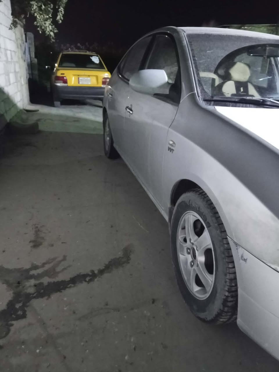 السلام عليك افانتي موديل 2008 للبيع محرك جديد كير جديد سنويتها ساقطة رقم اربيل شمالي السيارة مكفولة فقط بيها بابين جراد والباقي مكفول سيارة جديدة حلوا ونصبتها تخبل وبعد احلا من الصور السعر 90 وبيها مجال مكاني واسط قضاء العزيزية رقم الهاتف (***********)
