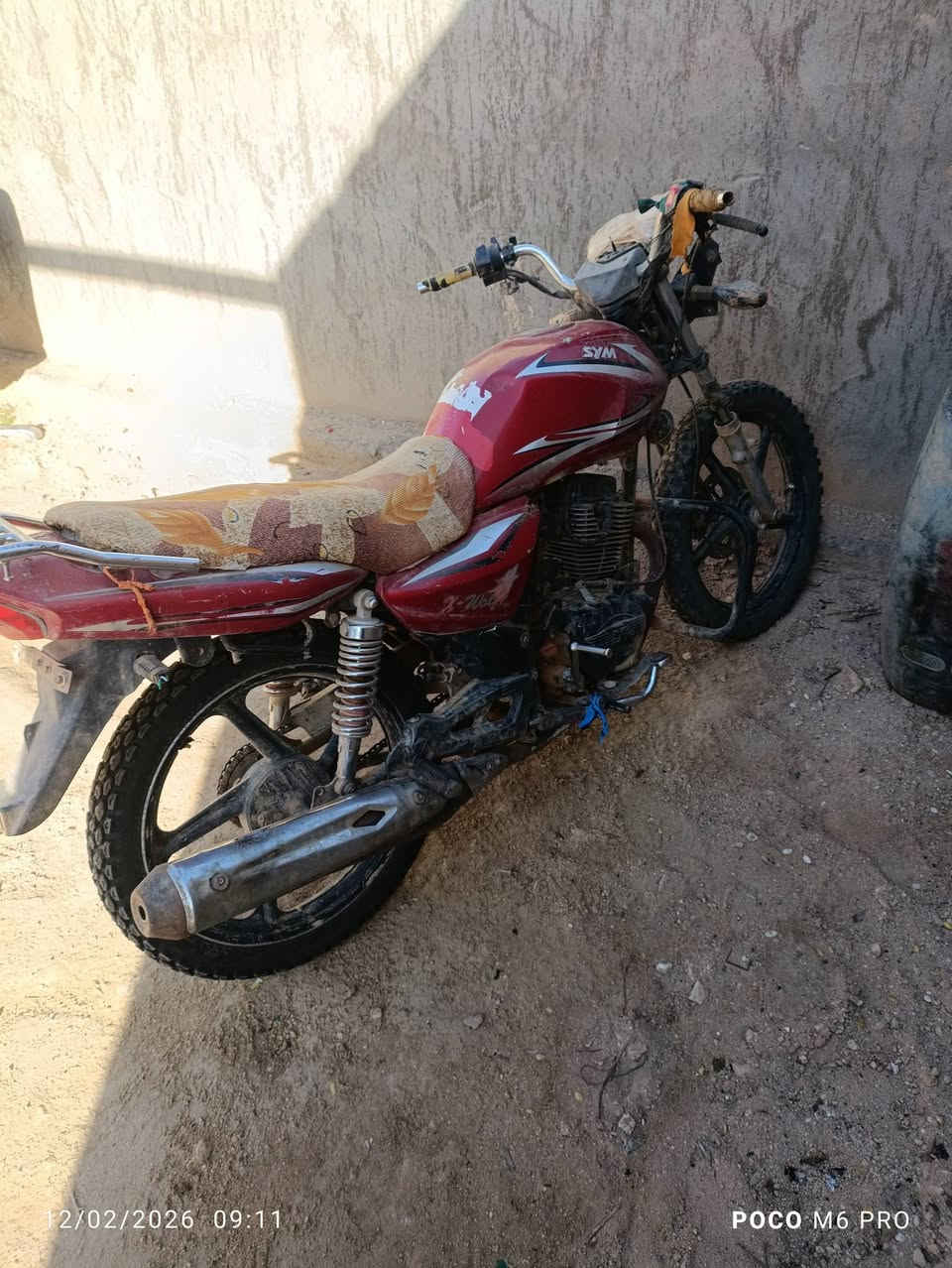 موطور للبيع سايم شغال بس يريد ترتيب  سعر 400وبي مجال عنوان حقلانيه الستفسار عل رقم ***********
