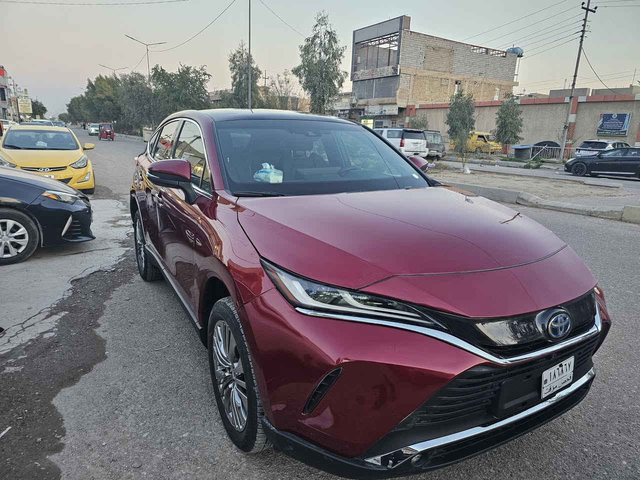 تويوتا فينزا 2024 Limited لون ماروني
سيارةوارد امريكي بدون صبغ بدون ايرباك فقط شوية بارد براس البنيد 
سيارة زيرو ماشية فقط ٥٠٠٠ ميل 
فتحة سقف بانورامية كهربائية قابلة للتعتيم
محرك هايبرد 2.5 لتر I4 مع ثلاثة محركات كهربائية، بقوة إجمالية 219 حصاناً
ناقل حركة أوتوماتيكي نوع CVT قياسي،
نظام دفع رباعي 
صندوق شفت 
داتا شوو
شاشة لمس رقمية بقياس 12.3 إنش، وشاشة عرض أمامية (Head-Up Display) بقياس 10 إنش
إضاءة أمامية LED أوتوماتيكية عالية/منخفضة
مستشعرات أمامية وخلفية لركن السيارة.
مرايا كهربائية مع تحذير النقاط العمياء.
وسائد هوائية شاملة (10 Airbags)
كاميرا محيطية ثلاثية الأبعاد (360 درجة) 
تحديد سرعة وقيادة شبه ذاتية على الطرق السريعة
نظام تنبيه الانحراف عن المسار 
نظام ماقبل التصادم اي الكبح التلقائي يعمل على منع الحوادث أو تقليل شدّتها 
مقاعد أمامية كهربائية-تخزين مكسوة بالجلد مع تدفئة وتبريد، 
السيارة فحص مؤقت تترقم بغداد 
ديالى بعقوبة 
للاتصال ***********
