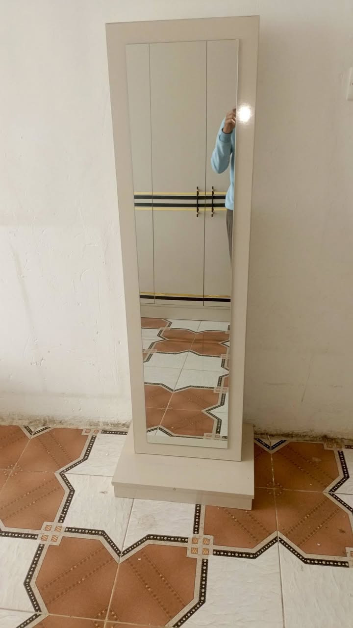 غرفه تركيا 10 قطع البيع قليل ستخدام  سعر 700 وبيه مجال تصال ***********
