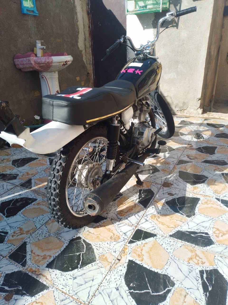 سلام عليكم دراجة للبيع انتنس بدون ما مفتوحه وتنباع بدون نزال السعر خاص او على الرقم ***********
