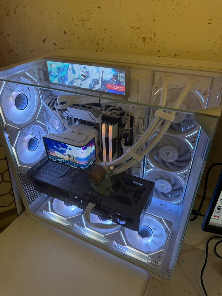 🔥 جهاز Gaming احترافي بمواصفات قوية جداً وتصميم RGB فاخر، جاهز يشغل أحدث الألعاب على أعلى إعدادات بدون أي مشاكل – فرصة ما تتكرر 🔥

🖥️ المواصفات:
- المعالج: Ryzen 5 7600X  
- كرت الشاشة: ASUS RTX 5070 12GB TUF Gaming OC  
- المذربورد: ASUS ROG B850-A WiFi  
- الرام: Corsair Vengeance 32GB (2x16GB) 6000MHz CL30 RGB White  
- الخزن: Kingston NV3 M.2 NVMe 1TB  
- الكيس: Lian Li O11 Vision Compact White  
- الباور سبلاي: Thermalright 850W Gold PCIe 5 White  
- التبريد: Thermalright Wonder Vision 360 RGB LCD  
- المراوح: 10 مراوح RGB White  
- إضافة: شاشة داخل الكيس لعرض الإحصائيات أو صور مخصصة 
((ما ابيع قطع ابيع تجميعة كاملة))
بسعر مليونين و750 ومجال بسيط جداً

📍 الموقع: البصرة – الجنينة  
📞 رقم الهاتف: ***********
