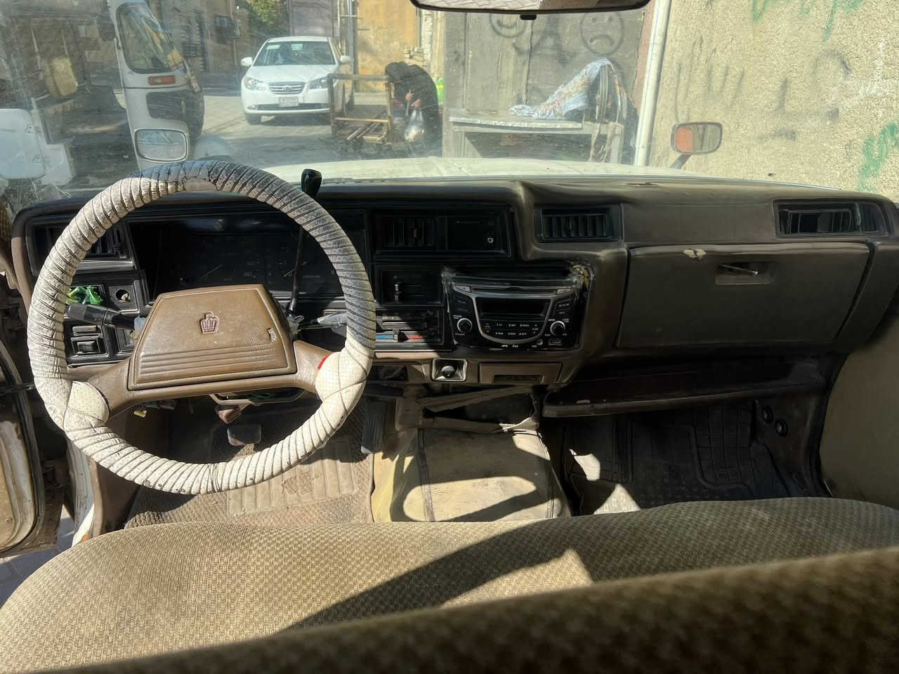 كراون للبيع سياره رقمهه صدامي بيهه خيط تبخير  الشراي يتصل ع هاذ رقم ***********
