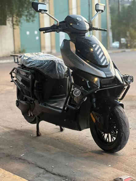 سلام عليكم شباب دراجه شحن للبيع نوع اباتشي تيسلا ليثيوم   شركه الصقر دراجه مكفوله كلها استخدامها 25يوم فقط لا غير  دراجه كامله مكمله كل عيب مابيها تجي تفحص  تجي مواصفات راقيه جداً❤️

الموديل 2025
البطاريه ليثيوم فوسفات الحديد 30امبير 72v
التحويلات 1.2.3
ونمره رجوع الخلف 
السرعه 85 فعلي 
تمشيك بل شحنه وحده 80 كيلو وكثر
تشغيل عن بعد 
جهاز إنذار 
قفل ستيرن 
كشن سياحي ومساحه تخزين جبيره 
بيها نظام ABS
ونظام USB
ملف 2000W حقيقي 
أطارت جوبلس 
بريكات دسكات
لدات أماميه وخلفيه 
مدرعه بل كامل 
بلوجكترات 

اي استفسار اتصال 

***********

مكاني بغداد
