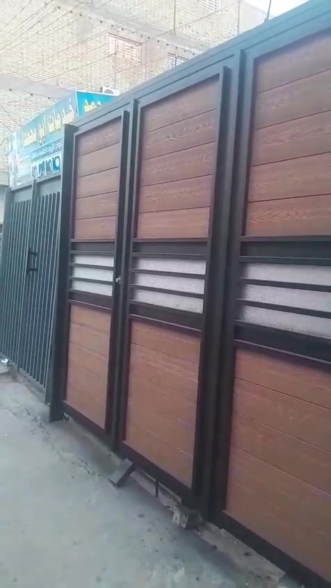 السلام عليكم. 
نشتغل جميع شي يخص الحداد
باب شباك محرج  قماير 

وعدن بيبان كامله هاي صور مالتهن سعر مناسبة
تصل علا رقم 
***********
