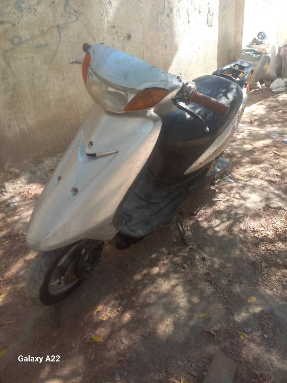 عصفوريه 60 دراجه كايمه طافيه ابيع كوم حديد 
كهربائيات كامله دبلات تايرات عوزها تجفيت
السعر 90الف 
بغداد جديده شارع المسبح 
***********
