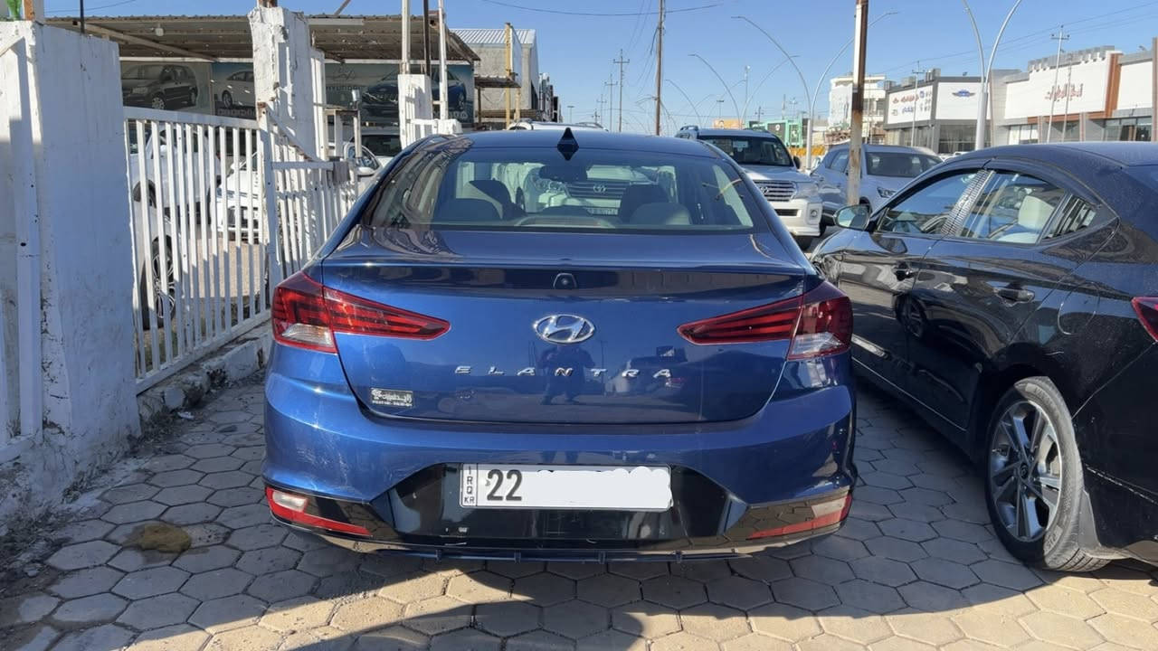 هونداي …. النترا 
موديل …. 2020
رقم اربيل تحويل مباشر 
وارد امريكي 
فول مواصفات 
_بصمة
-سلايد
_لد امامي 
-كامرة وشاشة بلادي
-رادار
-تدفئة كشنات
_حساس خلفي وامامي 
_مكينه 2000 دوش المرغوب 
-ماشيه 66 الف حقيقي 
جديدة جدا
-صبغ بدون ضرر ربع جاملغ وربع البنيد
للتفاصيل (*********** )
