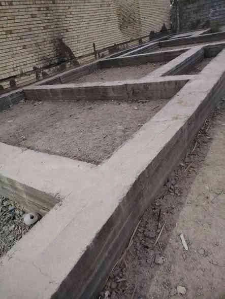 بيع مستعجل،،، عرصة طابو زراعي سند ٢٥ موقع ممتاز في حي ميسان قرب مول جوهرة العرب قرب مدرسة نون تاسع عرصة عن الشارع العام بيهة إقرار داخل المحكمة المساحة ١٣٠ متر. متوفر بيها جميع الخدمات ماء وكهرباء وإنارة... الاتصال على الرقم ***********
