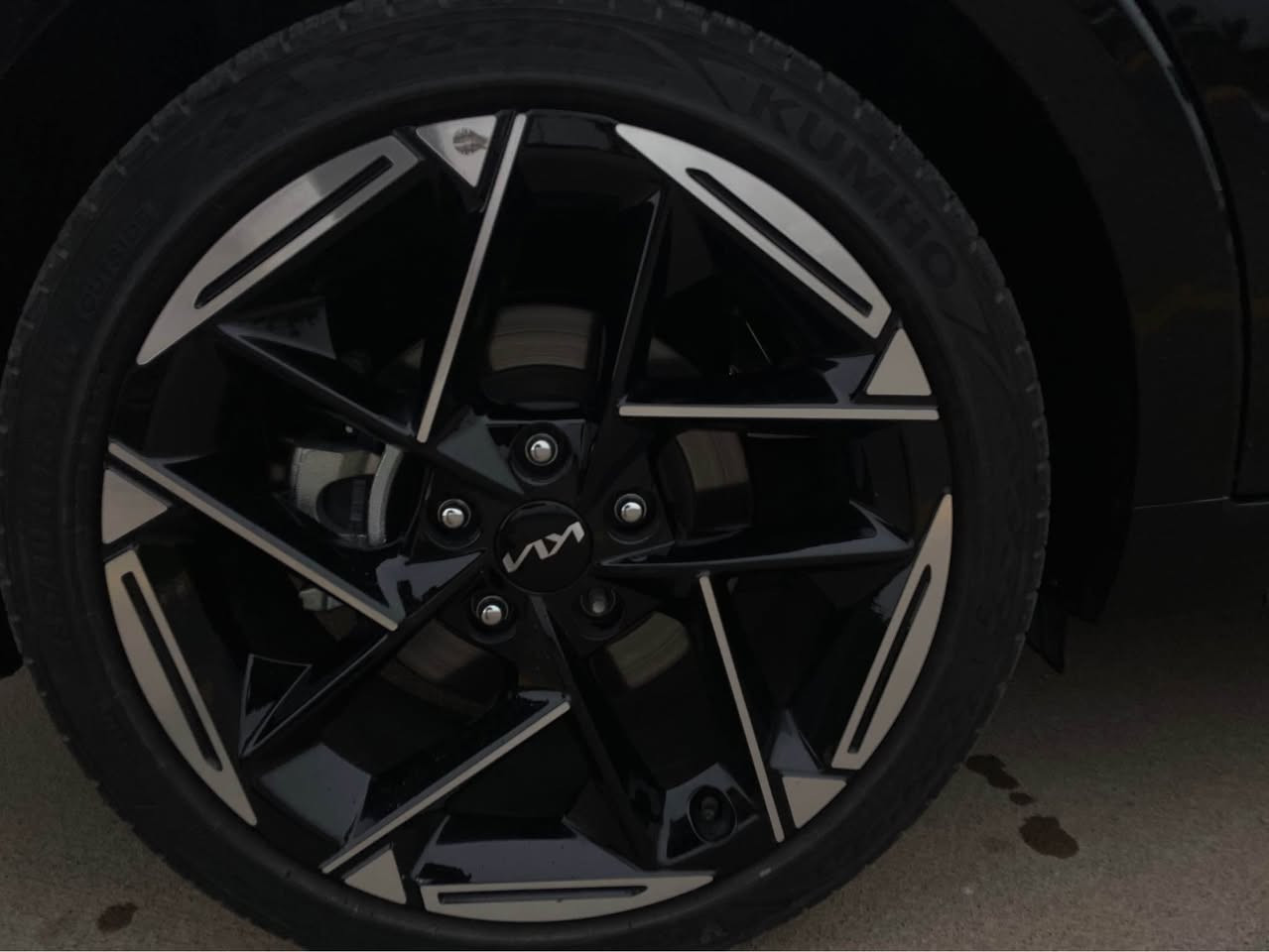 Kia k4 2025
جيتي لاين فول مواصفات
داخل احمر 
كشنات جلد تدفئه وتبريد+ستيرن
بنوراما 
رادارات خلفيه جانبيه توقف ذاتي 
كامره متحركه 
صندوق ذكي يفتح عندا الاقتراب 
مرايه جانبيه قلابه 
شاشه الاكترونا متصله 
لايت امامي خلفي لد مع 3عدسات 
بصمه ابواب دخول ذكي
ويل كروم حجم 19
شكو مواصفات بk4 موجوده بسياره  
محرك 2000دوش تنفس طبيعي 
السياره جاهزه بدون نواقص ع وضع الشركه 
ماشيه :2000 زيرو
حادث السياره جانبي جاملغ خلفي +نصف باب 
سعر السياره :185وبيه مجال للشراي 
واتساب :*********** أربيل, العراق
