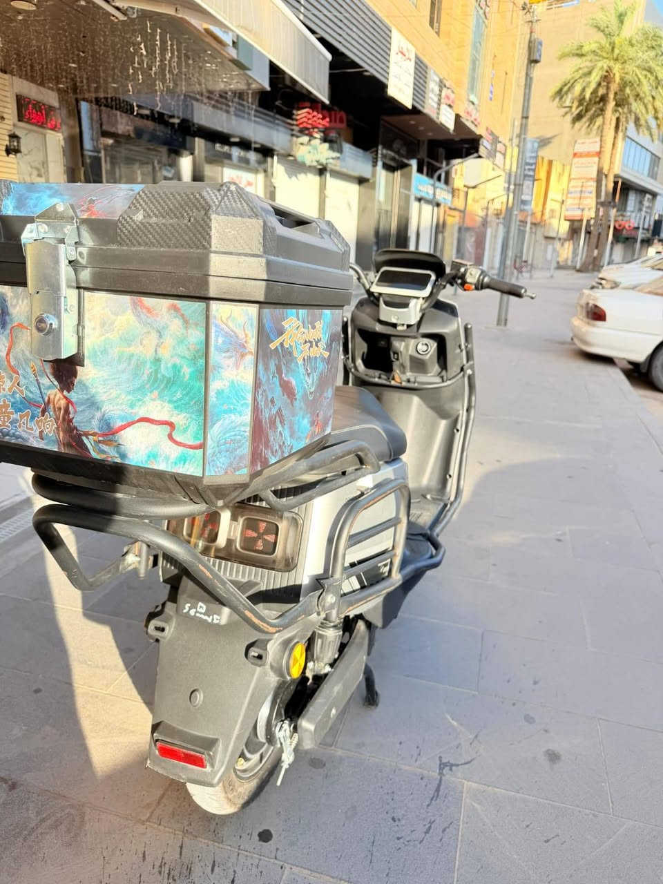 🛵🛵دراجة سكنس ام عيون  للبيع
2026  شكل مميز  تابعه شركه الريان 
🛵دراجه غنيه عن التعريف 
فوول مواصفات   
⚫️6 بطاريات 32 امبير 72فولت   نوعية كرافين

⚫️ الكشن طبي 

⚫️ ضد الماء 

⚫️شاشة ديجتال 

⚫️ نضام 3 سرع 

السرعة القصوى  90حقيقي 
  

⚫️ كهربائيات كلهن شغالة بيها رباعية 

لايت زنون عالي وناصي وبگ لايت 

هورن عالي وأشاير يمنى ويسرى 

⚫️ دبل اشارة

⚫️ شحن سريع شاحنة اصلية 

⚫️ نضام ال P توقف الدراجة  

⚫️ درع كامل 

⚫️ الملف 2000 w حقيقي 

⚫️ نضام حساسات جانبية وخلفية 

مانع للسرقة 

⚫️ صندوق كبير داخلي و خارجي 

⚫️ غراضهة شاحنة 

نظام مثبت كروز 

🔴السعر :   800 الف  وبيهة مجال قليل للشراي  

لحد يكسر بل حلال بل اخص مايعرف بيهن
المكان زعفرانيه ربع شوارع ‎***********
