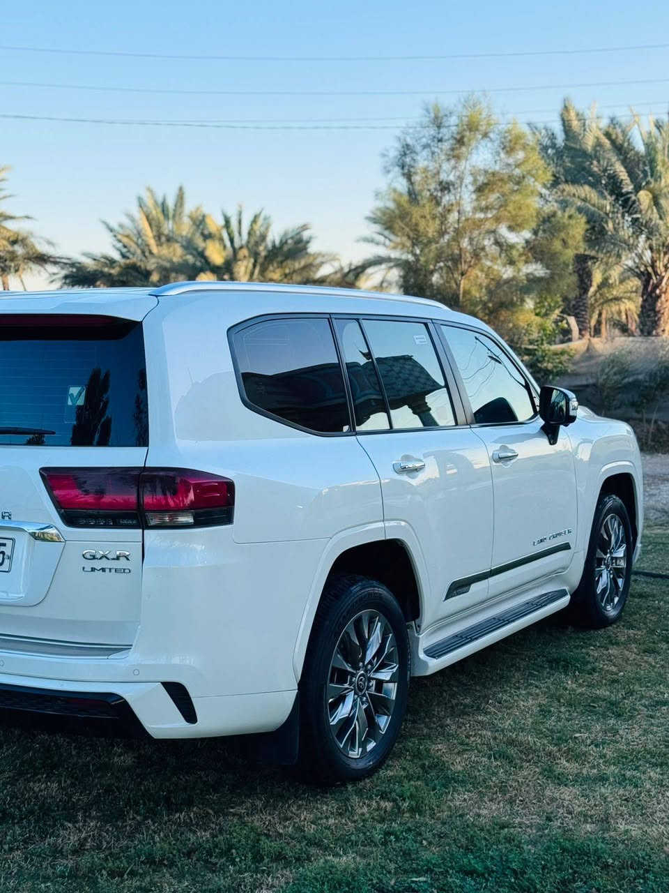 السلام عليكم للبيع لاندكروز موديل 2023 تكمه  وسنويه ساز أم ضمان  رقم  أربيل بسمي تحويل ثاني يوم مكفول كفالة عامه من صبغ وتبديل وفتح وشخوط 
محرك سيارة 3500 توين تيربو 
فول موصفات 1/1
بصمه تشغيل 
بصمه أبواب لمس 
تشغيل عن بعد 
فتحه سلايت
كشنات ثنين كهرباء 
كشنات جلد 
كشنات تدفئه تبريد 
8ايرباك 
زراكات 
مري شفط 
شاشات خلفيه 
مطفايه حريق 
جنطه شفط 
سبعه راكب 
ثلاث قطع تبريد 
محرك 3500 توين تيربو 
حساس امامي 
حساس خلفي
 بصمات ثنين 
سبير منازل 
وباقي موصفات ساز معروفه 
ماشيه30 الف  حقيقي 
سعر (670) 
الاستفسار اتصل على الرقم ***********
مكان بابل حله
