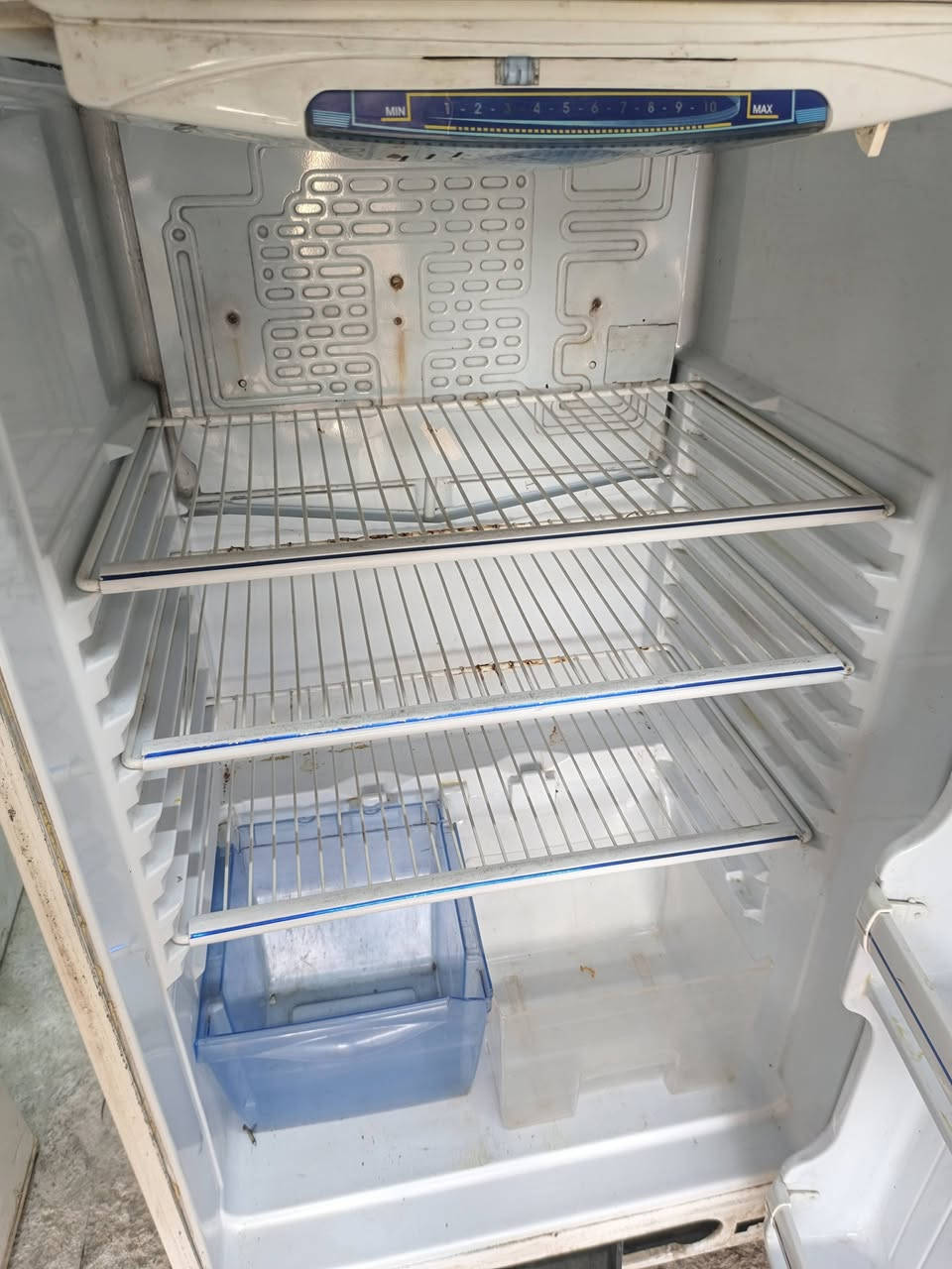 ثلاجه  بيع  نضيفه كلش شرط فحص   سعر ١٥٠  الاستفسار ***********
