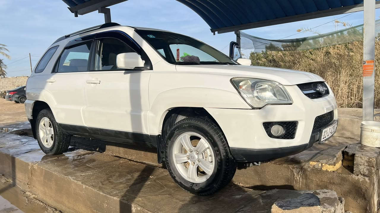 السلام عليكم
سياره سبورتج البيع مديل ٢٠١٠ كفاله ماشيه ٨٥
سياره جاهزه من كلشي 
فول موصفات خليجي 

تخم تاير مكينه كير حداديه كله جديد 
فتحت سقف 
سعر سياره ١٣٥
مكان سياره الدوانيه 
***********
