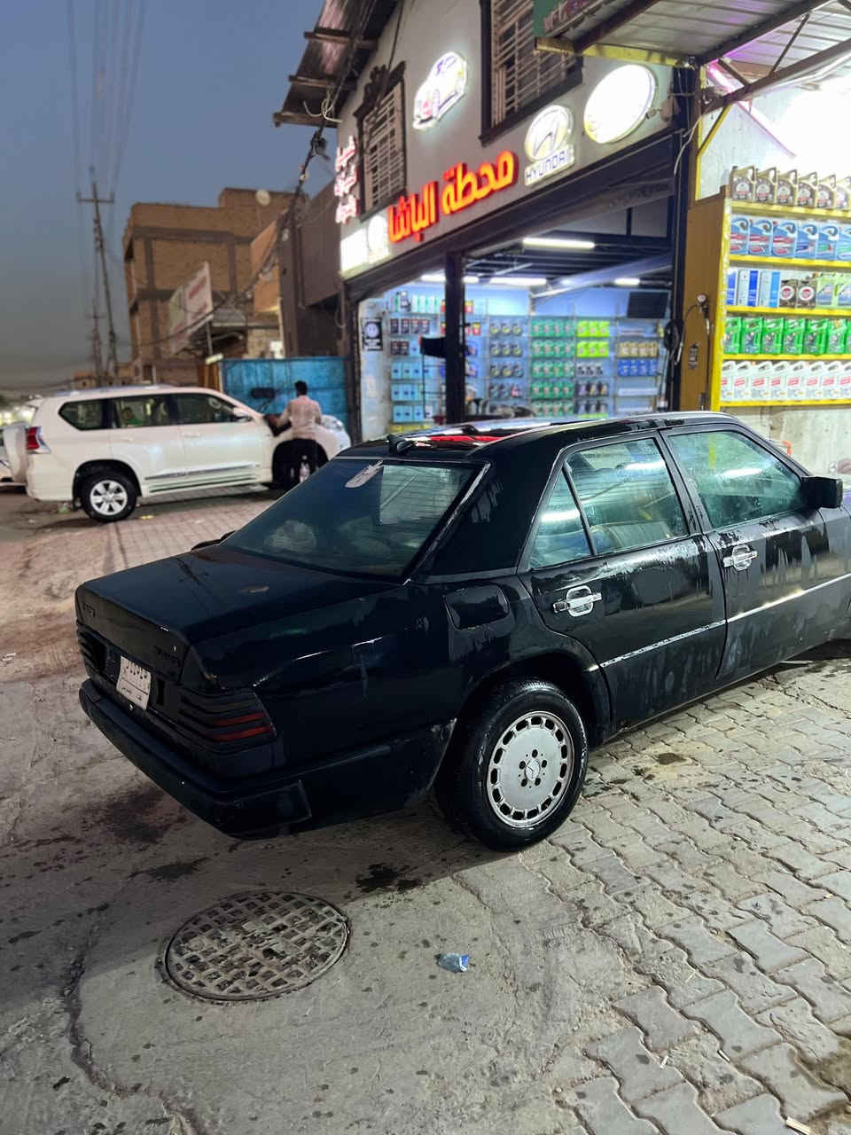 مارسدس دب رقم بغداد مميز. 44545
بدون ضربه وشواصي ولغود وخياسات

 ولتقارنها  بالتعبانات رجاءاً سياره مصروف عليها 

مارسدس دب E 300 موديل. 89 اصل 
كير ومكينه كفالة جديدة 🆕 
مكينة .3000 نظيفة. وهسه مسويلها ادامه جديده بلكات نوزلات جاهزه اللاخير 
تبريد ثلج ❄️ منظومه جديدة 
سنتر لوك جديد 🆕 كلها تتقفل سياره  
تخم تايرات جديد 🆕 
باتري جديد 🆕 
شاشة ايباد تاب 
واناره داخلية الوان متغير
ادامة كامله المكينه كلها 
حداديه كامله للخير نقص برغي مابيها شرط مال وارد.  كارتون حداديه حته وصل بيها 
كهربائياتها كلها شغاله كامله كلها 
السيارة جاهز ومابيها كل نقص الحمدلله 
تحويل مباشر بشرط بسمي رقم بغداد 
سنوية.  لـ 2030
مكاني كربلاء 
سياره اني صابغها اسود طافي يعني لتكلي جارده 

والسياره بالحقيقة احلى من الصور بهواي
وتجي وتشوف بعينك وتقتنع 
السعر 53 وبيها مجال للشرايً 

***********
أدمن وافق بلا زحمه ممنون 🙏
