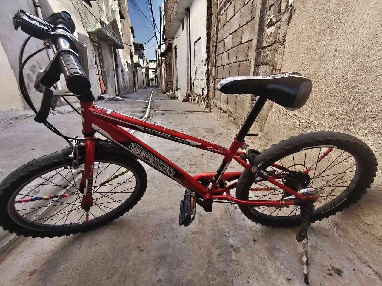 بايسكل للبيع الحجم (22) السعر 80 وبي مجال الموقع الموصل جانب الايمن منطقة المشاهدة للتواصل (***********)
