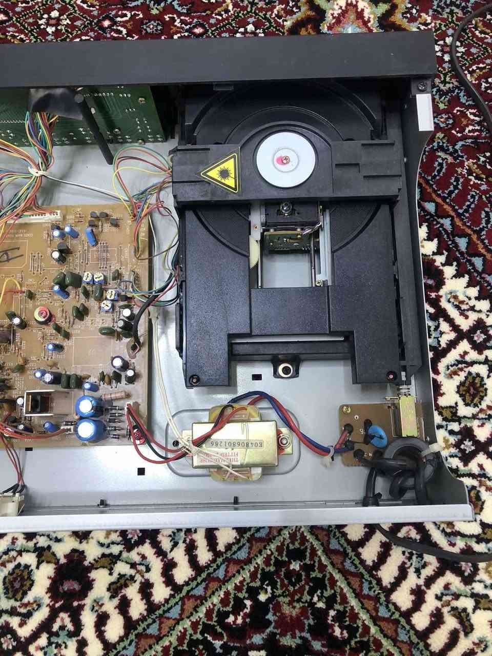 سلام عليكم
بۆ فرۆشتن - للبيع
جهاز سي دي فقط صوت وجبات اولية قديمة اوروبي .
صحيح شاصي بيهة شخط لكن 
داخل ذهب على وضعية الشركة
نضافة تامة ٩٩% 
المهتم الحقيقي تواصل مسنجر
***********
