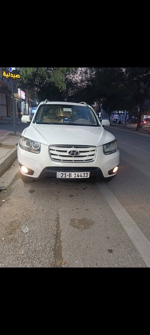 سنتافي موديل 2012 رقم سليمانيه رقم مميز بسمي السياره خليجيه محرك 2400 مفتوح لا صرف ولا بخار خم تايرات جديد وصدر جديد سياره تبريد تدفئه ووسياره سبعه اركب يعني ثلاث قطع تبريد  كوشنات جلد سياره  بيه صبغ جامرلغ خلفي فقط ومكان السياره ديالى جلولاء رقم الهاتف *********** والسعر 145 وبيه مجال خناقين, ديالى
