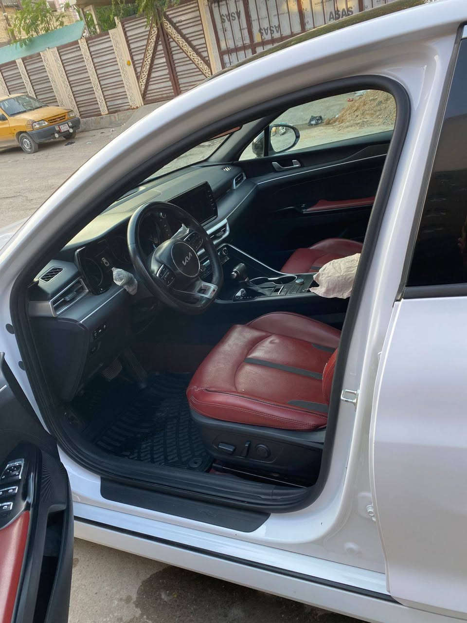 سيارة كي فايف K5 موديل 2022
وراد امريكي سيارة جاهزه 
تخم تاير صدر 75٪ 
فول مواصفات سعر 182$
وبيها مجال بسيط مكاني البلديات حي التراث 
غير متواجد ع فيس اتصال ***********
