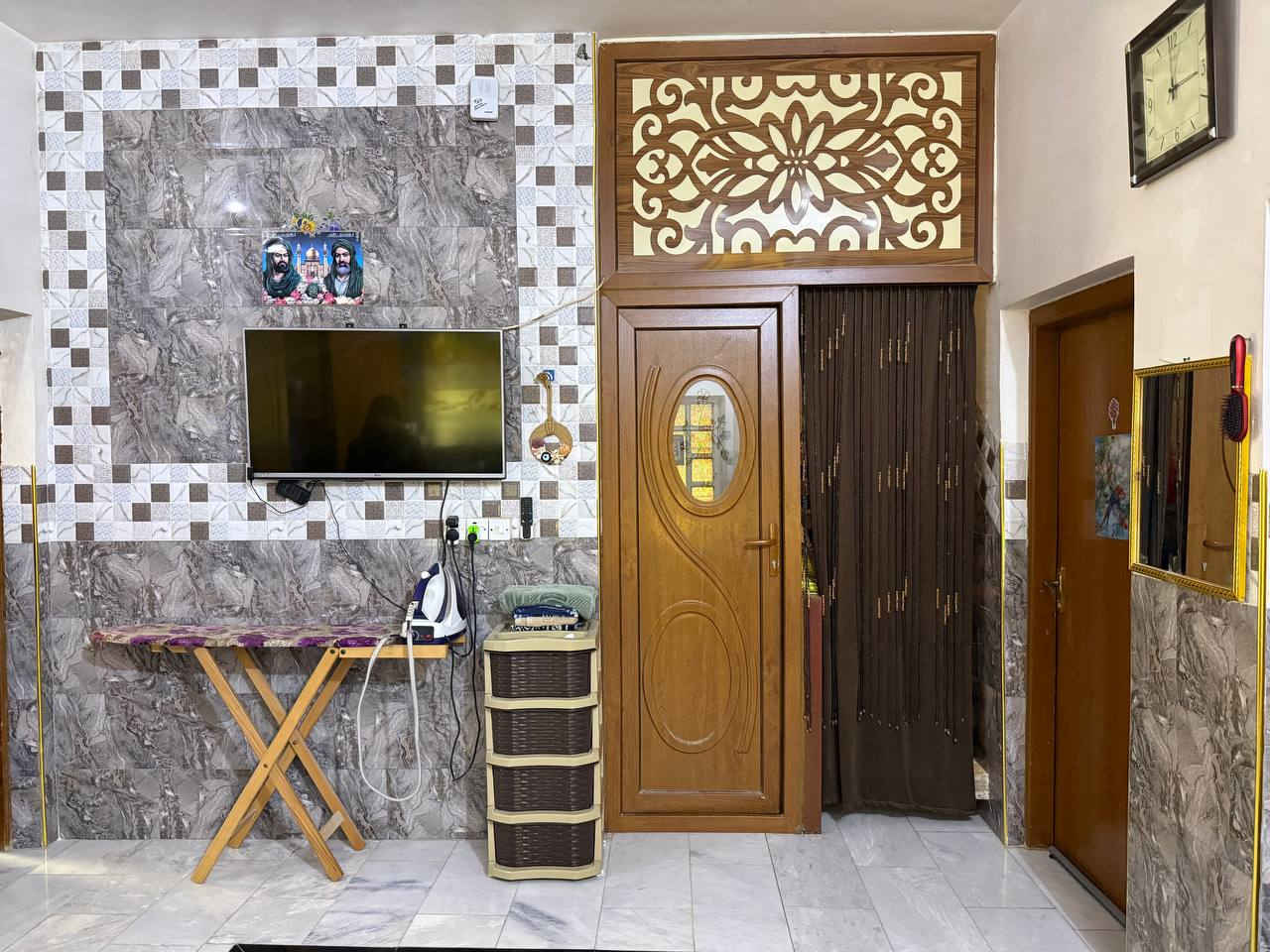 دار للبيع طابو صرف

طويريج حي الجمعية – قرب مدرسة نبع المعرفة

نهاية الشارع الوسطي ثالث قطعة عن الشارع

المساحة 250 م

ممرات حول الدار

بناء حديث طابق واحد استقبال و صالة و مطبخ و صحيات خارجية و داخلية  و غرفتين نوم

الأرضية مرمر و  الهزارة سيراميك

للاستفسار الاتصال على الرقم

***********
