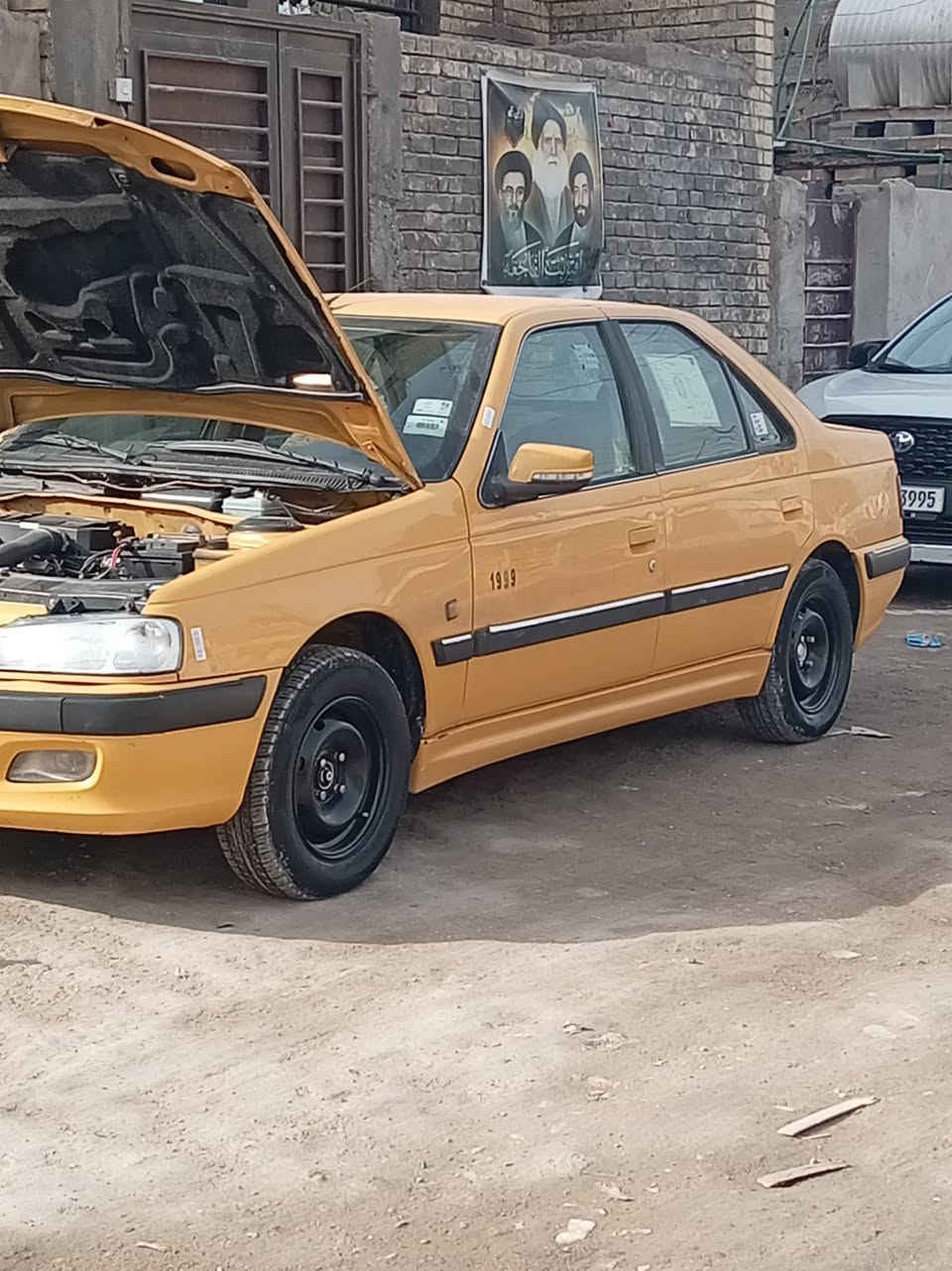 سلام عليكم بيجو بارس مديل 2015 لا ضربة لا خياس لا صبغ جاهزة السيارة سنوية 2026 شهر العاشر مصفرة هيئة و غرامات تبريد ثلج سيارة حلوة و جاهزة فقط مكينتها محتاجه تفيلس مكان السيارة بغداد الأمين الثانية ما متواجد على فيسبوك الشراي يتصل *********** سعرها 47 و بيها مجال قليل
