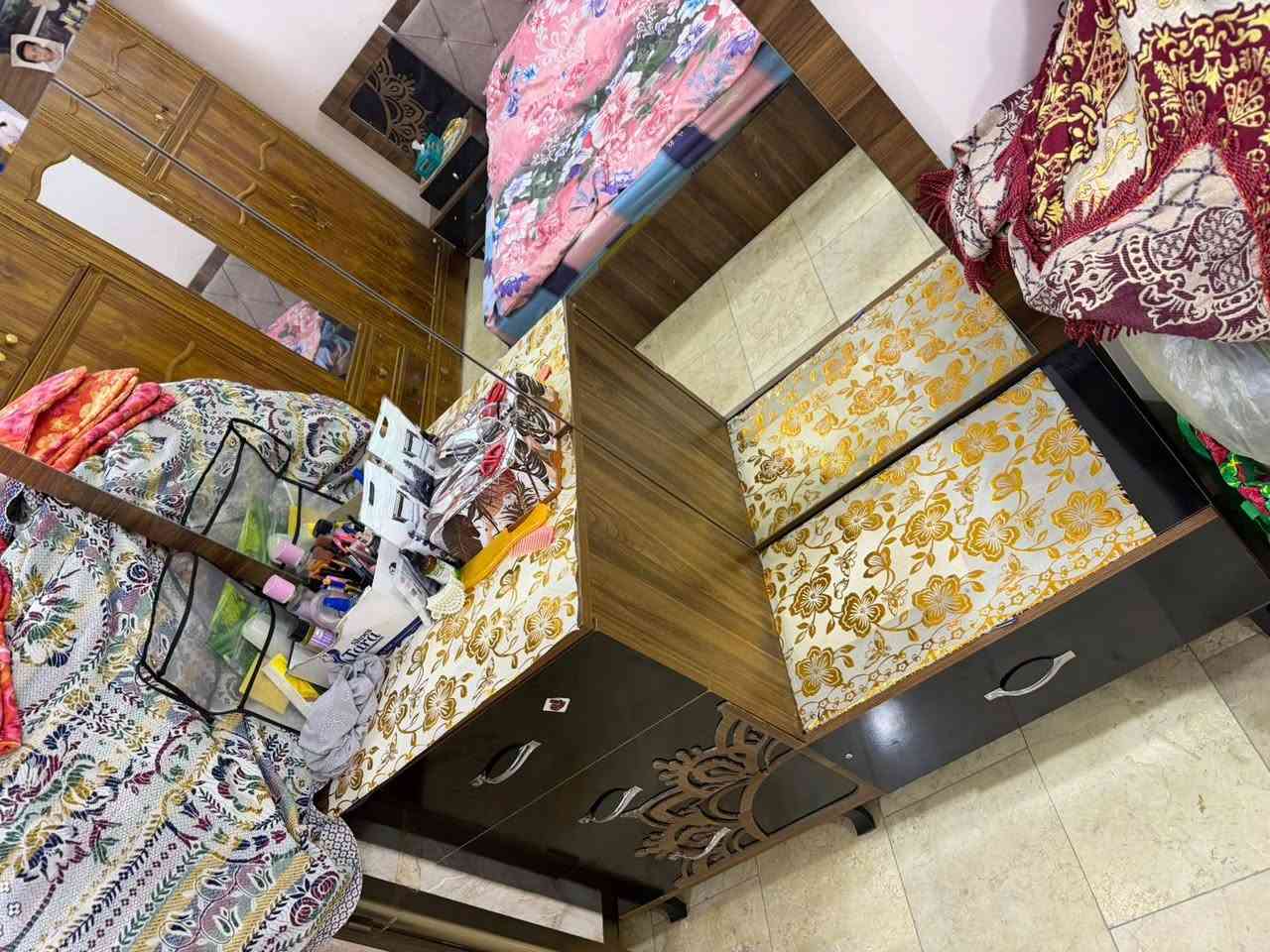 للبيع غرفة نوم مستعمله وبحاله جيده جداا.مع كاونتر مطبخ بحاله جيده ..الاتصال على الرقم ***********...يوجد واتساب..المكان شارع فلسطين قرب المرور
