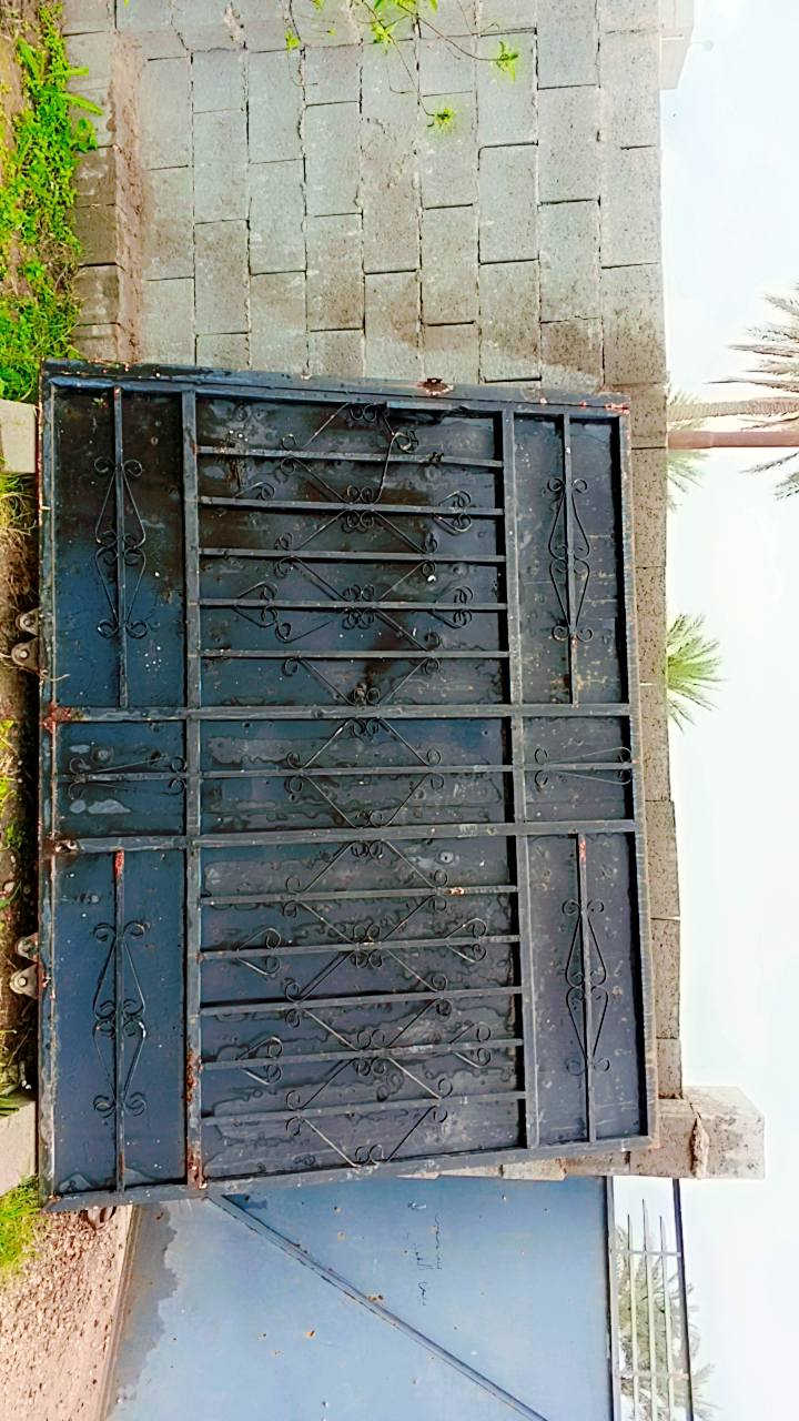 باب سلايت للبيع عرض ثلاثه متر ونص ارتفاع واحد متر وتسعين سنتمتر يعني مرتين ألا عشر سنتمترات للاستفسار ***********
