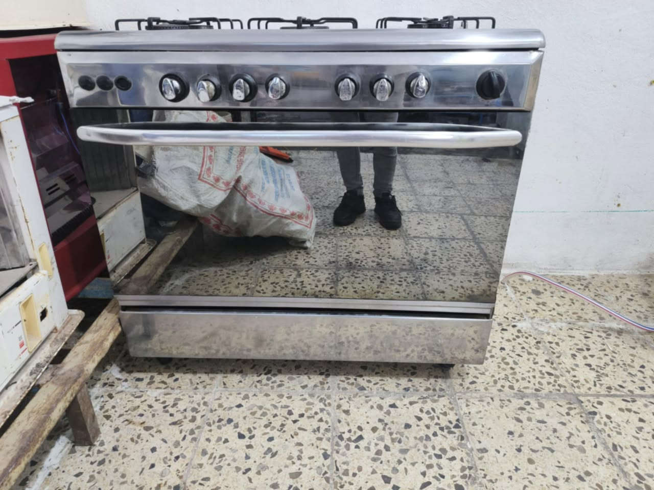 طباخ مستعمل اخوه جديد خمس عيون فنر  شغال شرط /*********** / ***********
