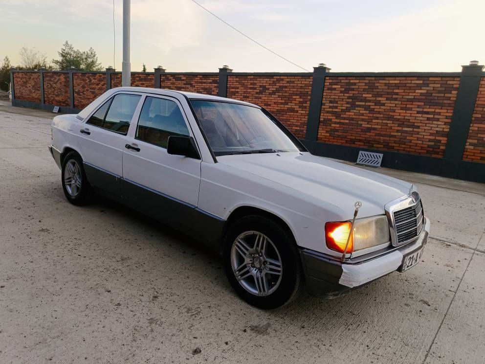 مارسدز کوپەی1990 ئۆتۆماتیک
سەنەوی تازەیە تا 2030 بەناوی خۆمانەوەیە بەشەرتی وەکالەو تەحویل و بڕاوەو غرامە بەوەسڵ ‌٢٠٠هەزاری غرامە تیایە دوای معامەلە ئەی گێڕمەوە مەکینەو گێڕ کراوە بە ئەڕنەب ئەوروپی لۆک بێ دوکەڵ بێ بوخار بێ سەوت هەستناکەی ئیشەکا گێڕی وەک ئاوە قوبەو بەدلی بەشەرت
هەزەی تازەیە تاقم پێشو دوا و عەکسل و گاردن بەشەرت چرکەی تیانیە چوار تایەو ویل تازە کامل بەرگە کوشنی تێگیراوە شاشە ئایپاد و کامێراو گەرمی و فڵچەو لایت و گێچەکان و برێک مەزبوتە 
دەعم و لێدراویو خایساتو ڕزیوی نیە سەیارەکە زۆر لە ڕەسمەکان جوانترا ماشەڵا ماڵی فەقیرە و سعری زۆر هەرزانە 
37گەڵاو معامەلە بۆ پەیوەندی
***********
*********** السليمانية, العراق
