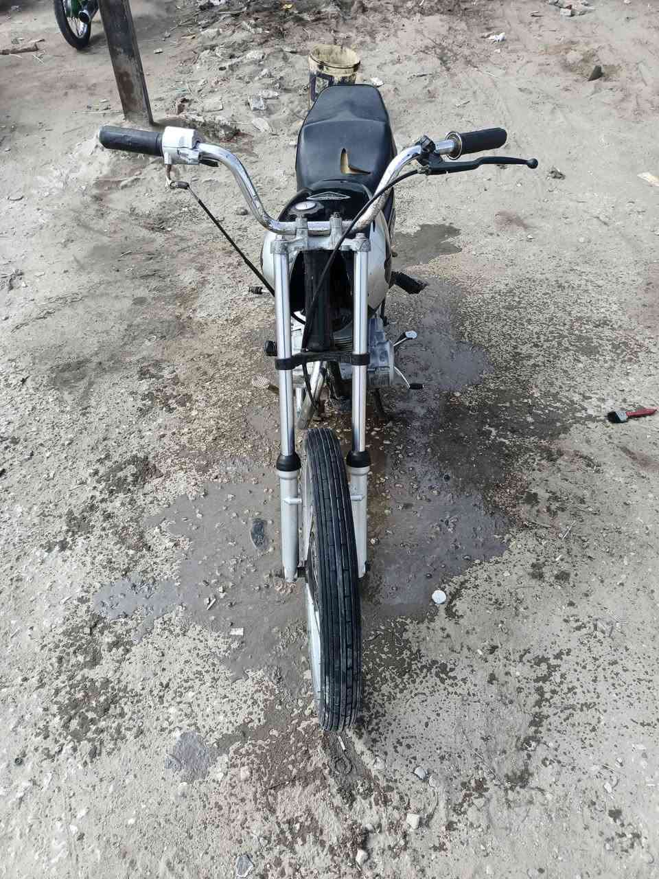 سلام عليكم دراجه مديل 23 مكينه MKZ  مكان دوانيه الحمزه الشرقي  سعر خاص 
***********
