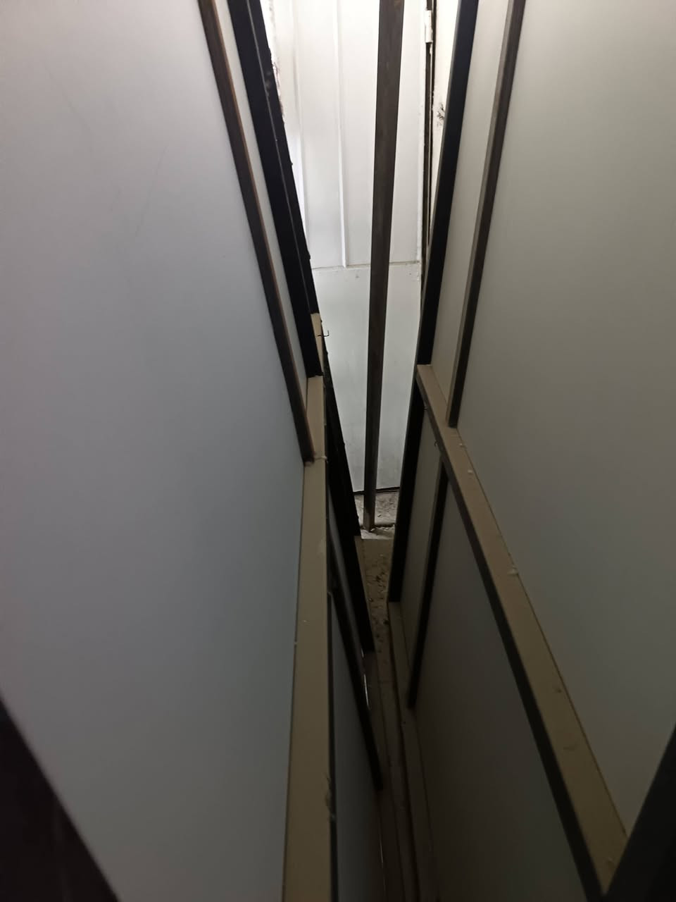 سلام عليكم باب وقاطع جدد مامشدودات البيع بيش يفيدنكم قيم وغذ هاي رقمي اي استفسار ***********
