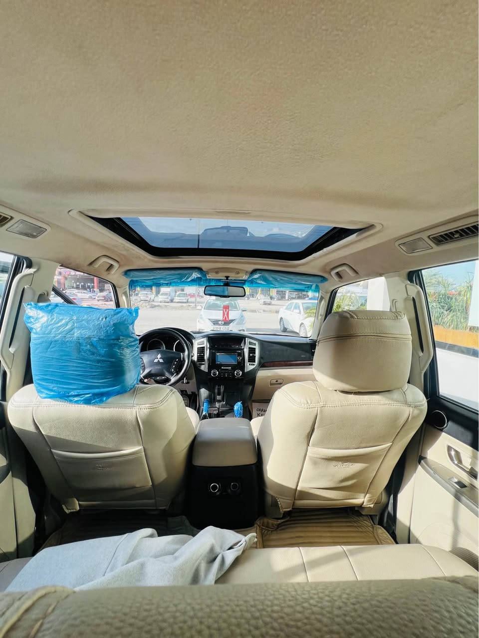 السلام عليكم 

باجيرو 2016 حبتور دمام فول مواصفات

سيارة جاهزة  رقم اربيل دولي هزه وسنويه جديده 

كير محرك ما مفتوح بلادي 

صدر جديد

فتحة سلايد روف

جلد كشنات كهرباء

دمام خلفي

حساس

لايتات زنون ولد نهاري وزراك على الايت

تبريد ثلج منفصل 3 قطع

7 راكب 

مروحة اضافية لتبريد تبريدها ثلج ماشاء الله

السونار مرفق بلمنشور 

محرك 6 سلندر 3500

تحكم ستيرن 3 جهات

السعر 173 وبيها مجال بسيط

مكاني النجف شارع المحافظة 
                 اتصال واتساب

*********** النجف, العراق
