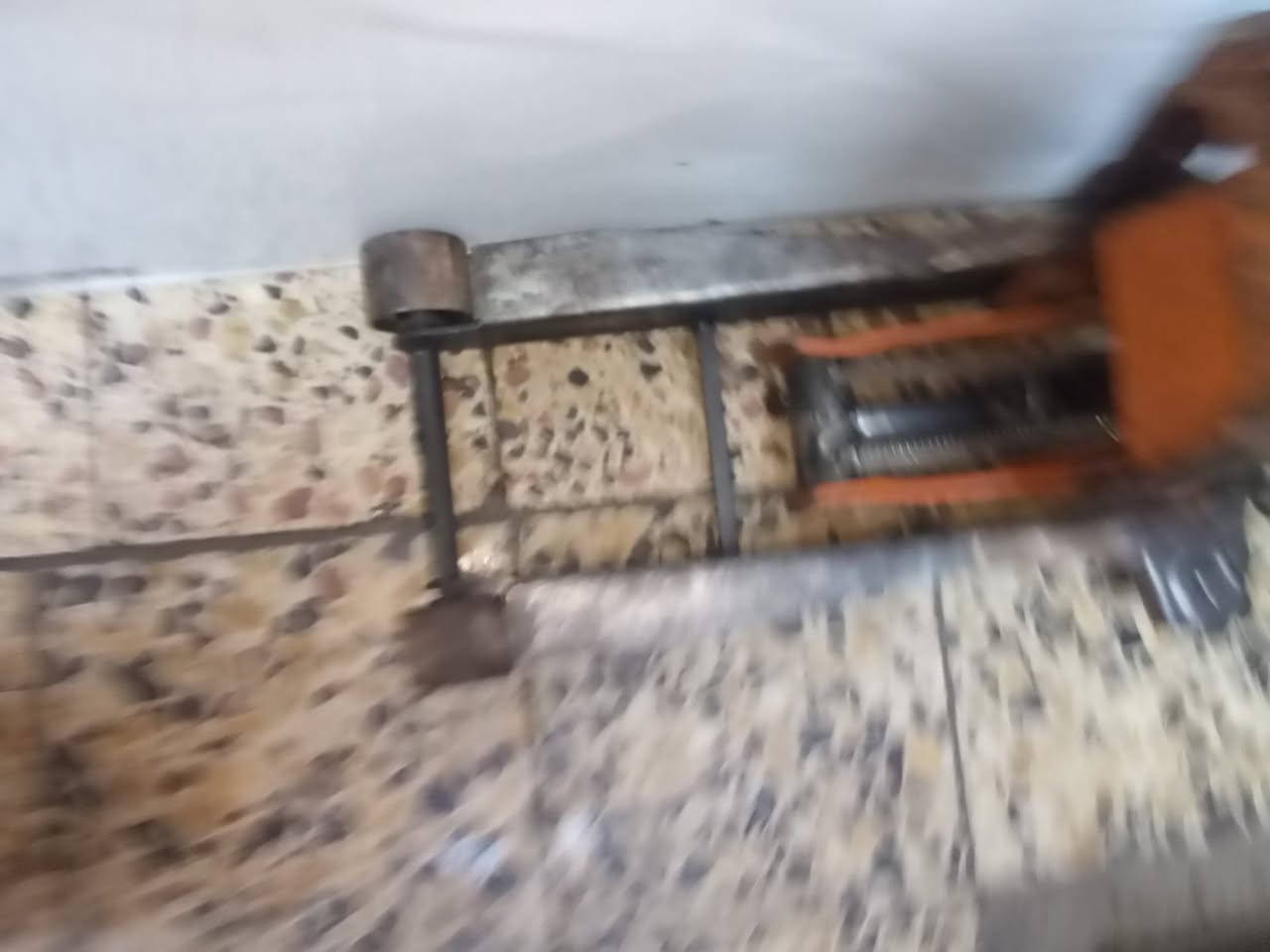 ⭕ يوجد توصيل لكافه المحافظات
اليوم وصلني جك عربانه تمساح 5 طن شغال وعل الفحص قديم باب اول اصلي دبل بستم السعر 100 الف
***********
