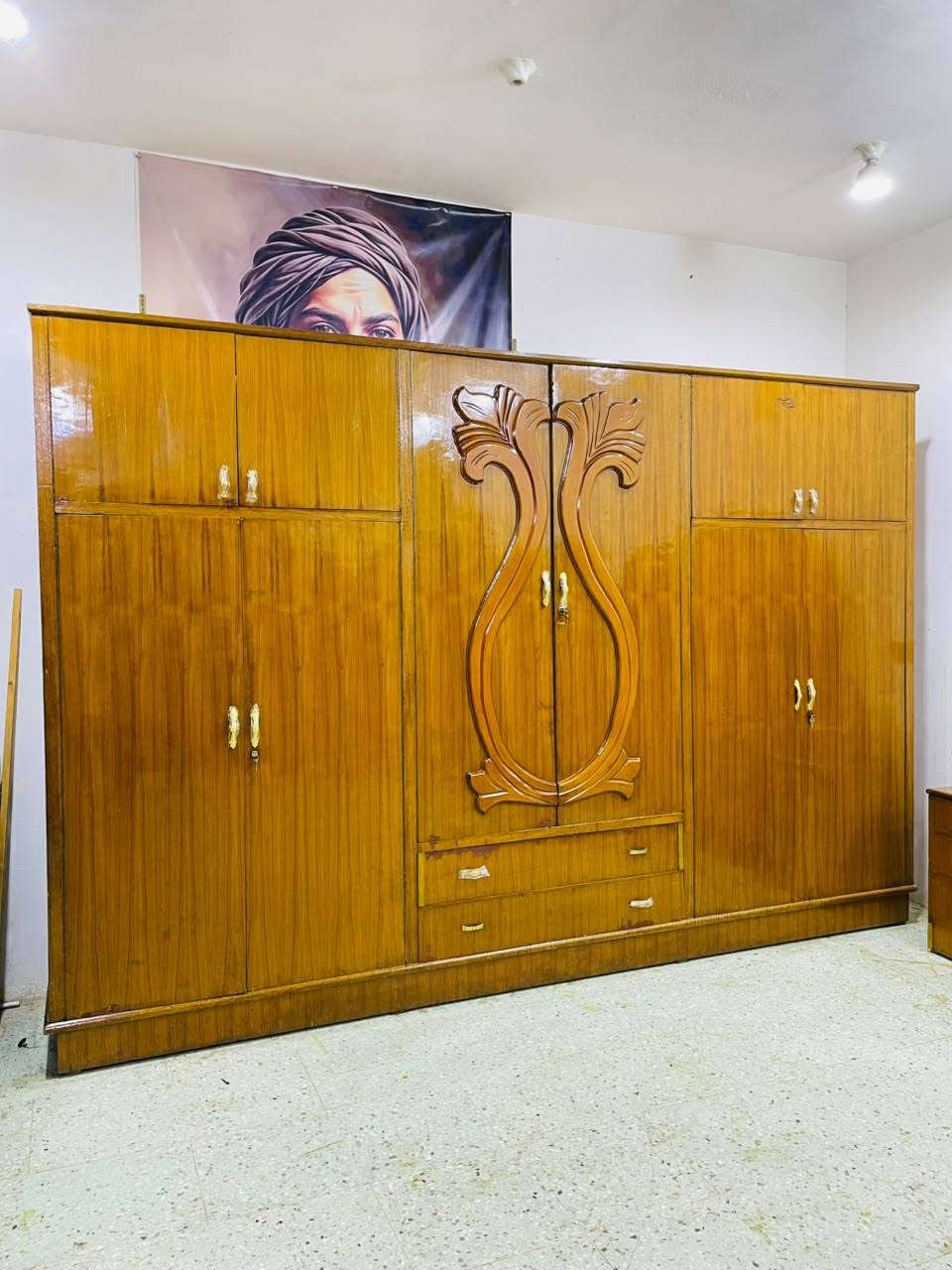 سلام عليكم غرفه كامله صبغ تلميع يدات قفاله مفاتيح كله جديد اي ضرر مابيها عنوان مدينه الصدر بغداد اي استفار هاذ رقمي *********** بي واتساب
