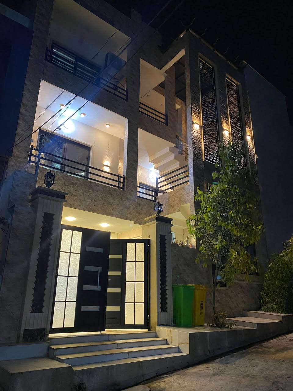 عقارات مهند الطائي 🏛🏛

بيت للبيع 3 طوابق  في حي الفلاح الاولى 

🌏مساحة 100 متر واجهة 8 متر 🌏

سند طابو ملك صرف سكني 

طابق الاول: غرفتين نوم وهول ومطبخ وصحيات 

طابق الثاني : غرفتين نوم وهول ومطبخ وصحيات 

طابق الثالث : غرفتين نوم وهول ومطبخ وصحيات 

السعر 190 مليون

مراجعة #مكتب_مهند_الطائي 🏛
موقع المكتب➿➿في الموصل / حي الوحدة  

التفاصيل الاتصال على الأرقام التالية :_
( *********** )كورك☎️📞
( *********** )اسيا ☎️📞
او ((الاتصال على واتساب او فايبر برقم 
***********))
