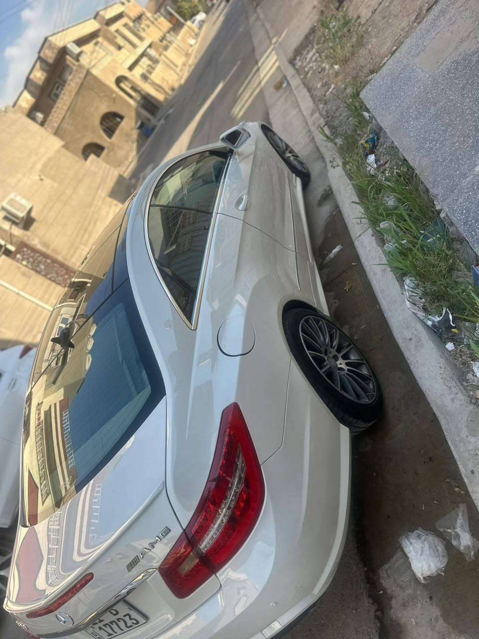 السلام عليكم 
للبيع او مراوس 
مارسدس E350 موديل 2011
فول مواصفات 
محرك 6 سلندر تنفس طبيعي المرغوب
كير محرك صدر جديد تايرات تو سايز وياله AMG ماشيه 148 الف 
السياره امريكيه حادثها سرقه وياله 
هنا بالعراق انطخت عندي بالجامع الامامي الأيسر ضربه خفيفه 
العنوان بغداد حي الإعلام 
*********** بغداد, العراق
