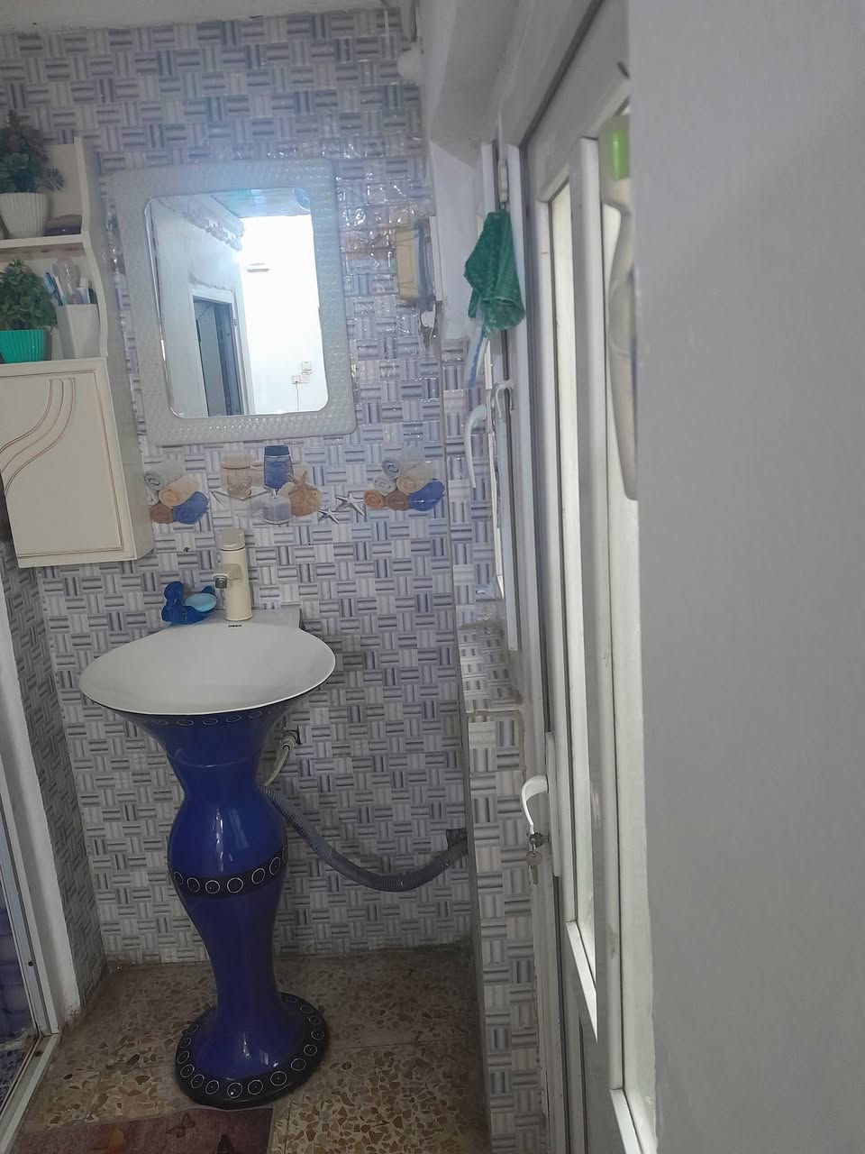 للبيع بيت ١٠٠ متر طريق طوريج كربلاء قرب مدينه الزائرين قرب جامعة كربلاء عامود ١٣٢ الاتصال ***********كافه الخدمات موجوده وطني مولد ذهبي انترنيت مدارس
