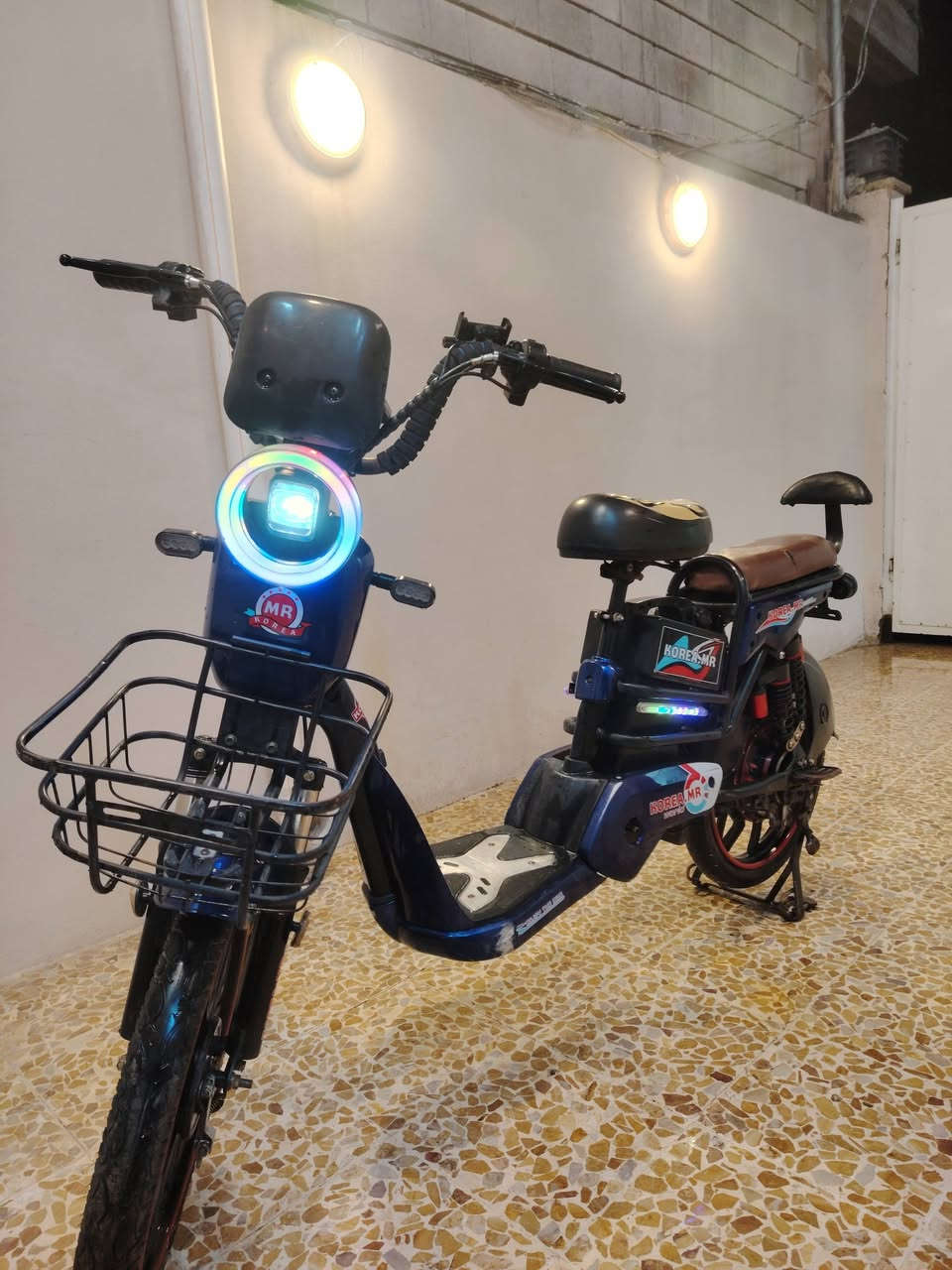 سلام عليكم شحن للبيع مستعجل على البيع
حجم 20
سرعة 99
4 بطاريات 
وبي بصمتين 
كلشي شغال بي 
سعر 125 وبي مجال 
موصل جانب ايسر ***********
