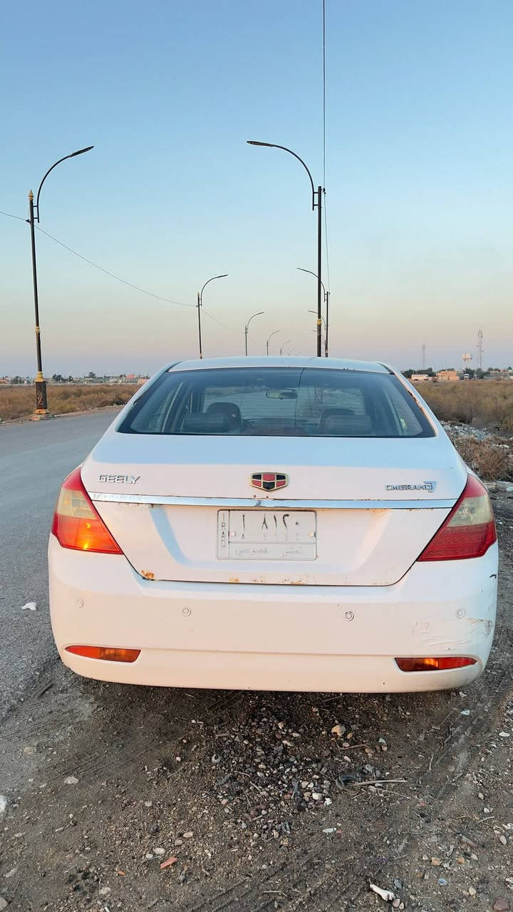 السلام عليكم للبيع
ام كراند سي 7 لون ابيض 
موديل 2014 
كير ومحرك كورله 1800 
سياره مكفوله من اي ضربه بيها لگاطات بل هلال مرشوشات 
حداديه وتخم تاير جدد 
تبريد خير من الله 
سياره جاهزه ماناقصها شي 
مكان السياره ناصريه جبايش 
للستفسار و
*********** 
0781 514 1571
