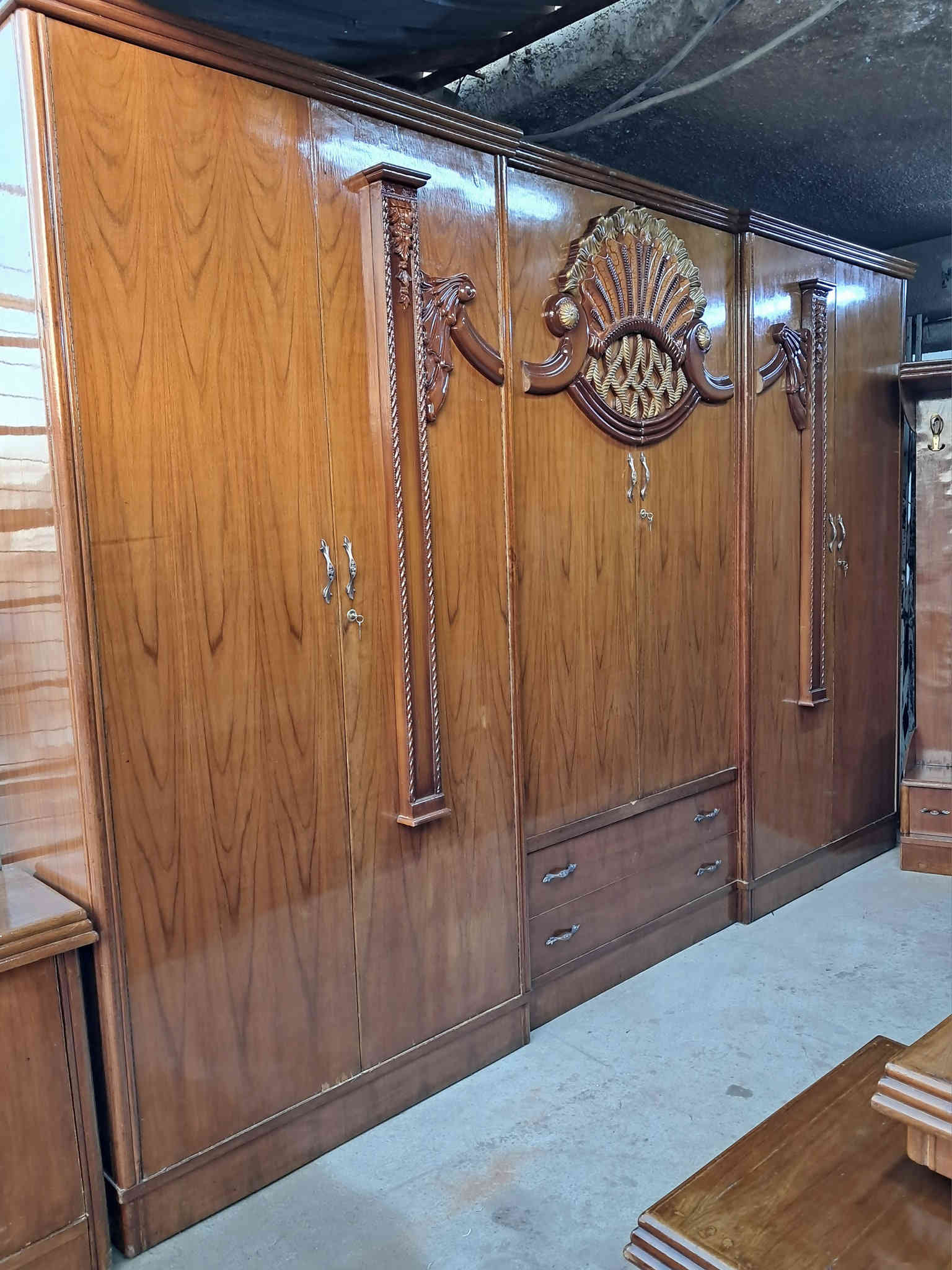 يعلن معرض الخفاجي عن وجود غرفه نوم مستعمله تسكام ونظيفه داخل وخارج صاج 5مليم ملحق داخلي ارتفاع الكنتور مترين ونص الغرفه نضافته 100في 100دنك جاوي حجل جاوي كل هاي المواصفات 950 الف وبالعافيه عل تكون من نصيبه للاستفسار اكثر 
***********
***********واتساب
