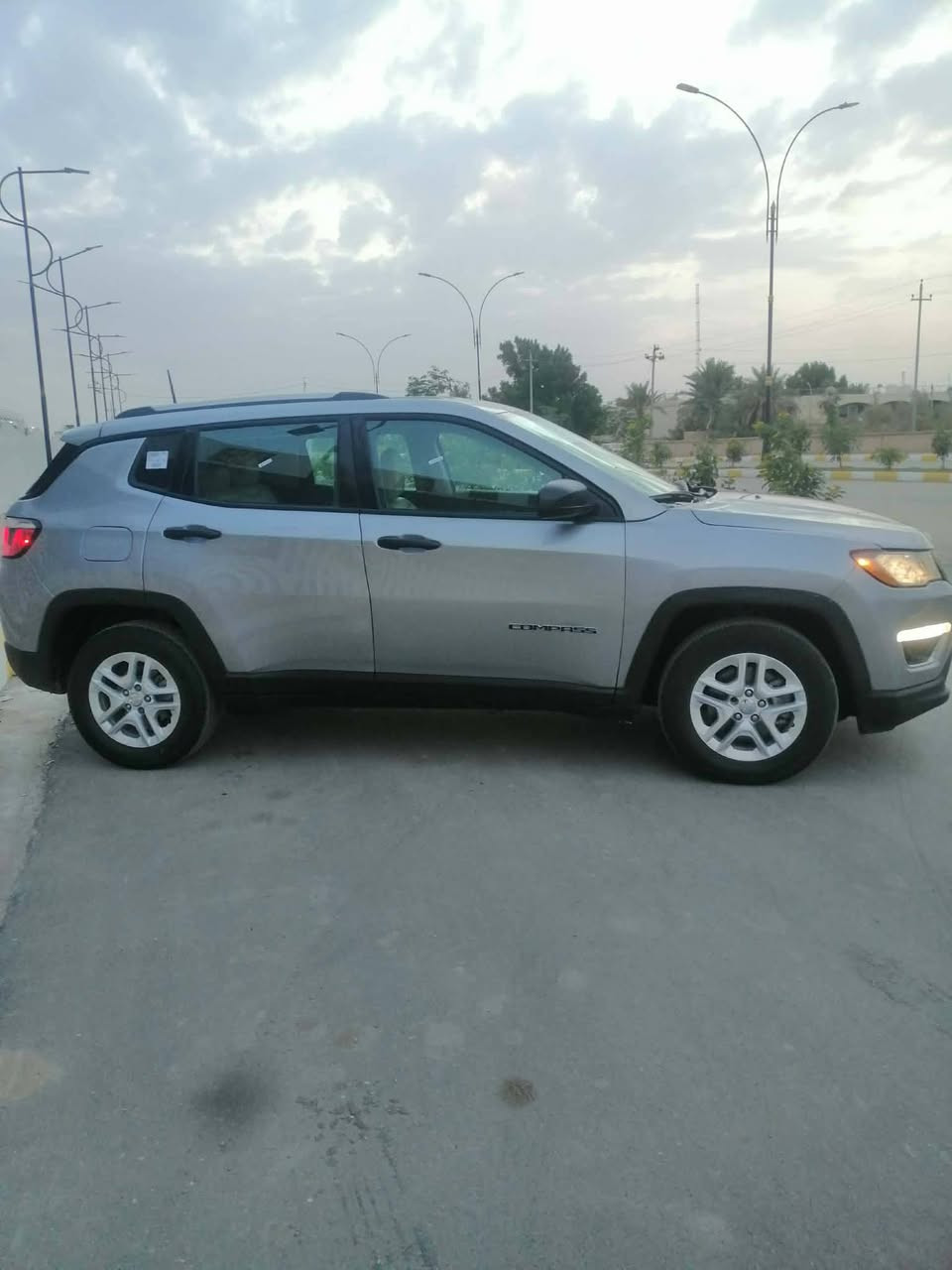 اللهم صل على محمد وال محمد
جيب كومباز 
رقم واسط 
موديل 18 
فول مواصفات 
ماعد الفتحه 
تشغيل بصمه 
العنوان الناصريه الغراف 
اتصل واستفسر ***********
