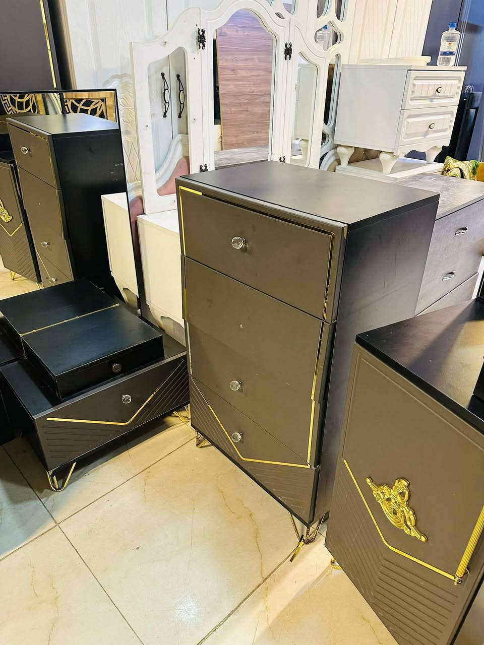 غرفه تركي مستخدمه 🛠️
غرفه ماركه 8قطع 🔥
غرفه نضيفه مثل بل صور ✨ 
غرفه ول توصيل وشد650فقط 😍✔️


**إذا كنت صاحب هذا الإعلان وتريد حذفه لأي سبب، رجاءا أرسل رسالة إلى الدعم الفني**