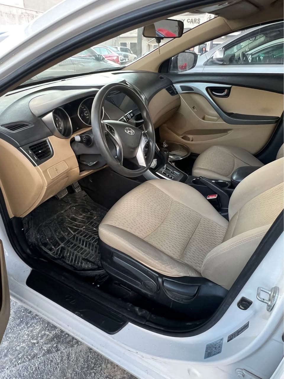 اسم السيارة و نوعها و موديل : هونداي النترا 2014
سعر و مجال :120 
غرامة :لا 
عدد سلندر + المحرك حجم المحرك :4 سلندر 1.6 لتر
عدد الممشة : 
مكينة مفتوحة : لا 
الكير مفتوح :لا 
المكينه بيها نفخ :لا 
عدد قطعة الصبخ + امكنها :بوند بشر صبغ
تعديل بارد : لا 
الايربكات : لا يوجد
الشاصي و الدواخل :سليمة
رقم الشاصي  :
تحويل او وكالة :موجود
عنوان : دهوك 
تبديل : موجود
قسط : موجود
رقم الهاتف :*********** دهوك, العراق
