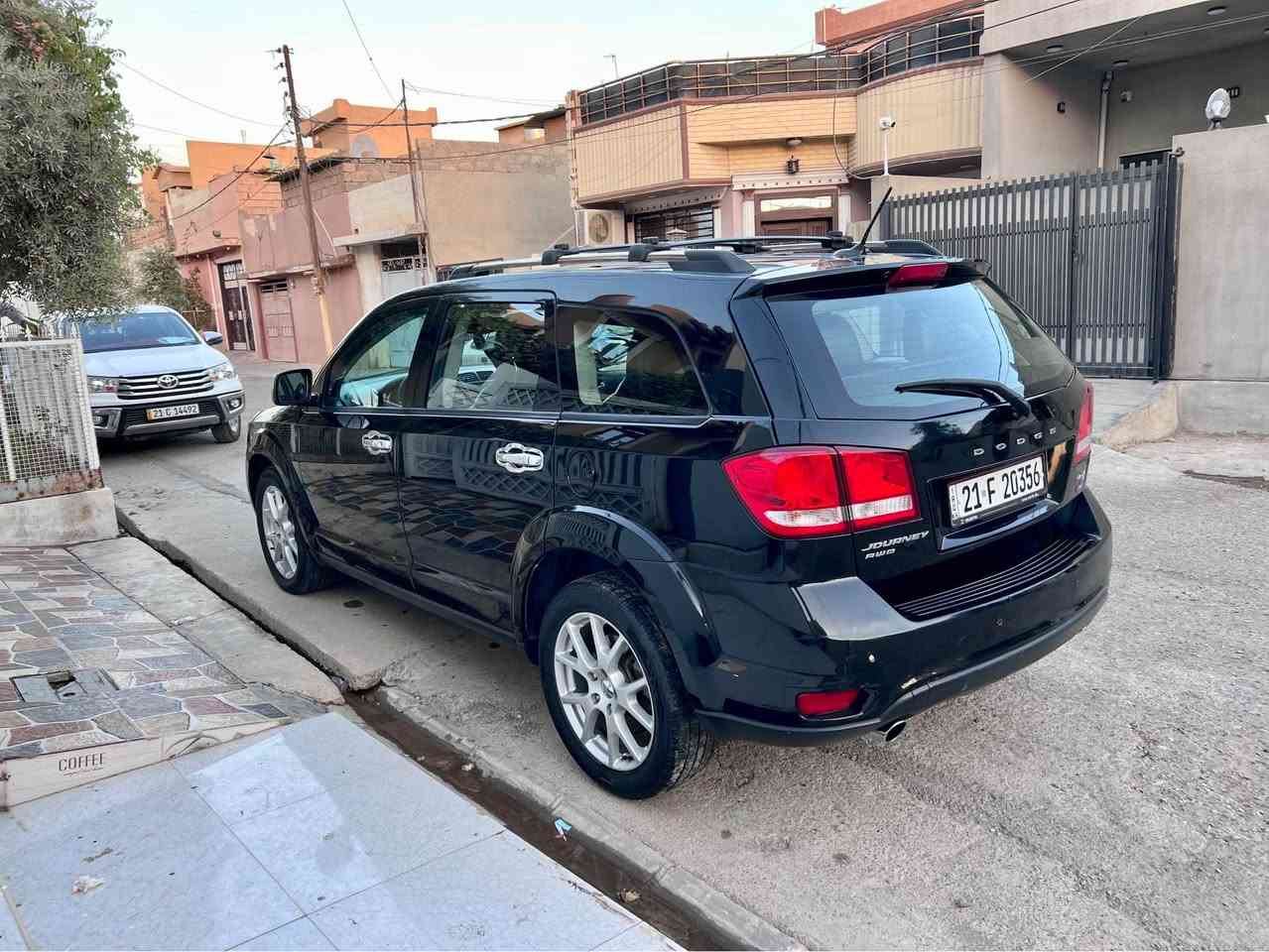 دوج جورنى  2016
فول مواصفات R/T 
AWD.  محرك V6  
ثلاث مقاعد تبريد 7 راكب
ابواب بصمه
 شغال
كشنات جلد وكهربائى و هيتر
ستيرن هيتر 
تحكم ستيرن تحديد سرعه 
مانع انزلاق 
  ويل كبير اربع دسكات

بونيت صبغ.     قطعتين كلير امريكا(باب وجاملغ خلفى )
بدون دواخل       ايرباكات كله سليم

كير ومحرك بشرط مامفتوح
ماشي 180الف

رقم وسنويه جديد وبأسمى
سعر ١٣٥
***********
*********** كركوك, العراق
