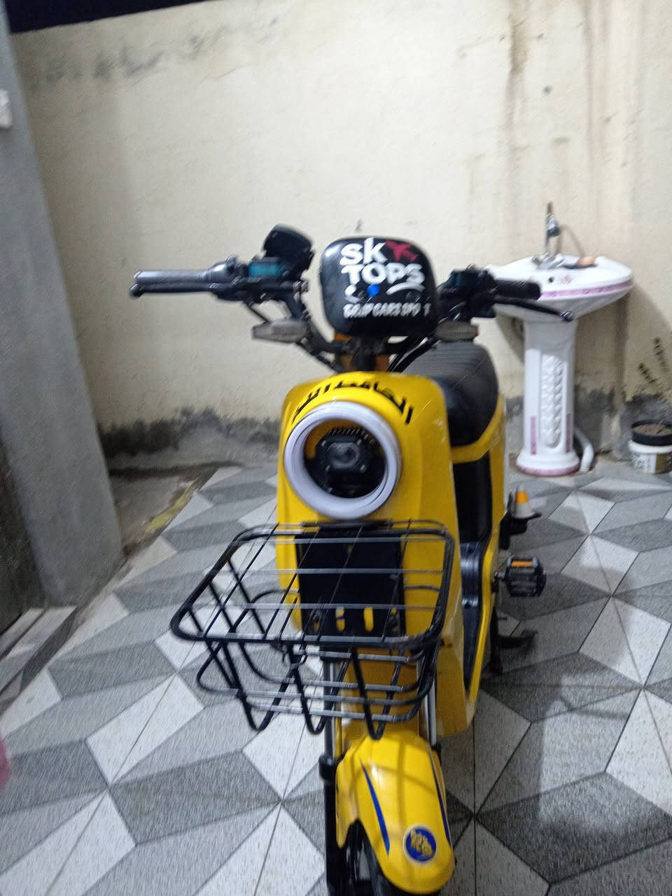 سلام عليكم ورحمة الله وبركاته اخون دراجه شحن آر 9 فول موصفات دراجه نضيفه بطاريات ٣٢ امبير موضحه كداكم سعر 400 أو بيهه مجال او مراوس بطه أو أي شي تفاصيل خاص او رقم ***********
