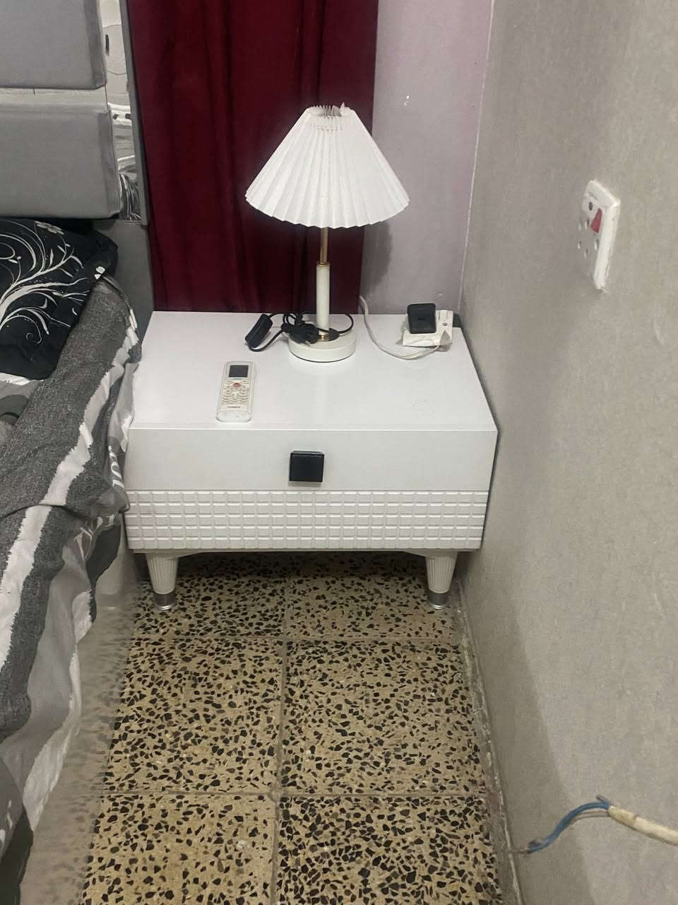 مرحبا من رخصتكم 
هذه غرفه للبيع تركي درجه اولى تحتوي ع 8 قطع كنتور سرير  ميزين صغيرات 
وميز تواليت مع ميز مجرات 
ومرابا كبيره وقنفه مع الدوشك 1250 بدون دوشك مليون الي يحب يدهل خاص 
علما مستخدمه كم شهر جديده وتظيفه


**إذا كنت صاحب هذا الإعلان وتريد حذفه لأي سبب، رجاءا أرسل رسالة إلى الدعم الفني**