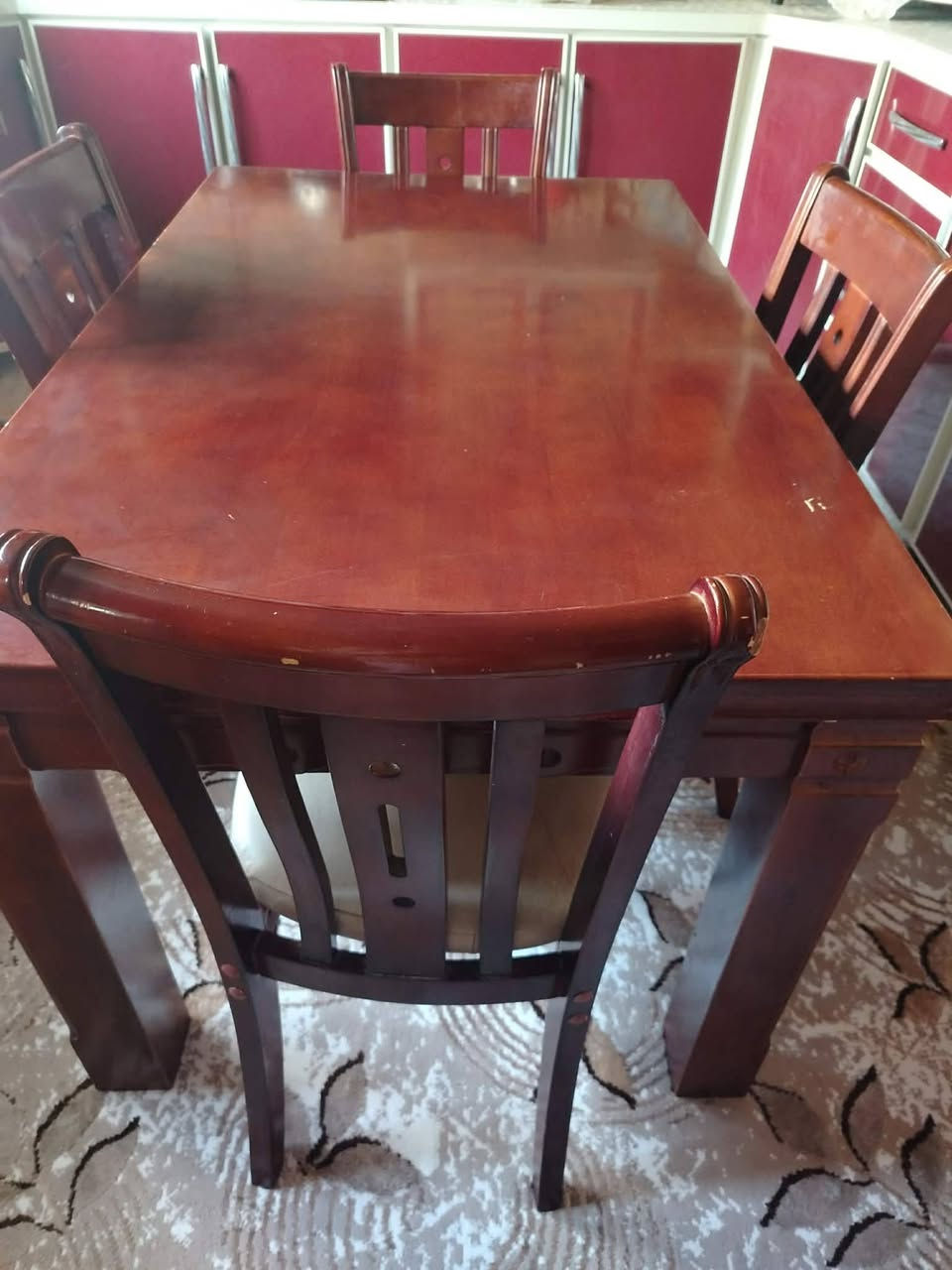 ميز طعام للبيع ..مراسلة خاص او اتصال ع هذا الرقم ***********
