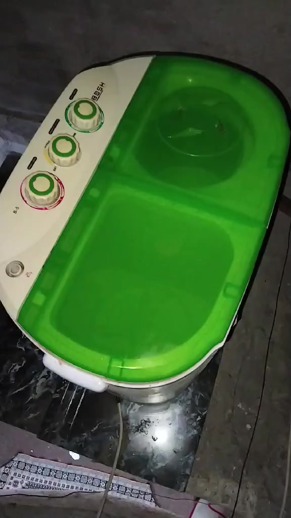 السلام عليكم البيع مغسله حلوه ونضيفه سعره 35 وغساله ملابس اطفال سعره 40 الف عنوان نجف حي نداء خلف ملعب ***********
