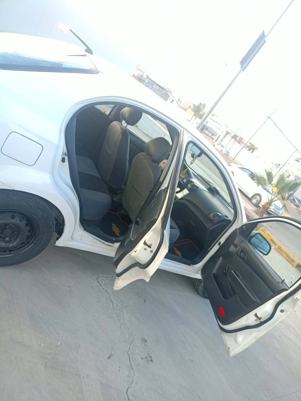 السلام عليكم افيو 2008 للبيع  بدون ضرر بس صبغ حزام بدون قبغ صندوق للجمالية وشرط التحويل كابون موجود ورقي موصل الايسر  للاستفسار اتصل
***********
***********
