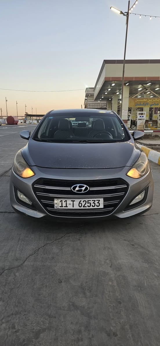 السلام عليكم 
النترا جي تي ٢٠١٦ 
بيها صبغ بنيد وجهة بصف السايق بدون دواخل 
محرك ٢٠٠٠ gdi 
كير at محرك نشط تدفئة تبريد 
ماشية ١٨٠ ميل 
السيارة مداريها من كل النواحي وخير من الله 
السعر 92$ وبيها مجال 
مكانها بغداد 
***********
